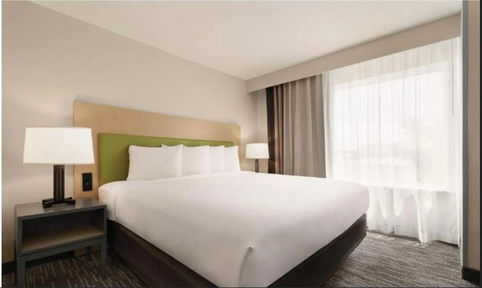 Bed in Country Inn & Suites by Radisson, Savannah Midtown, GA