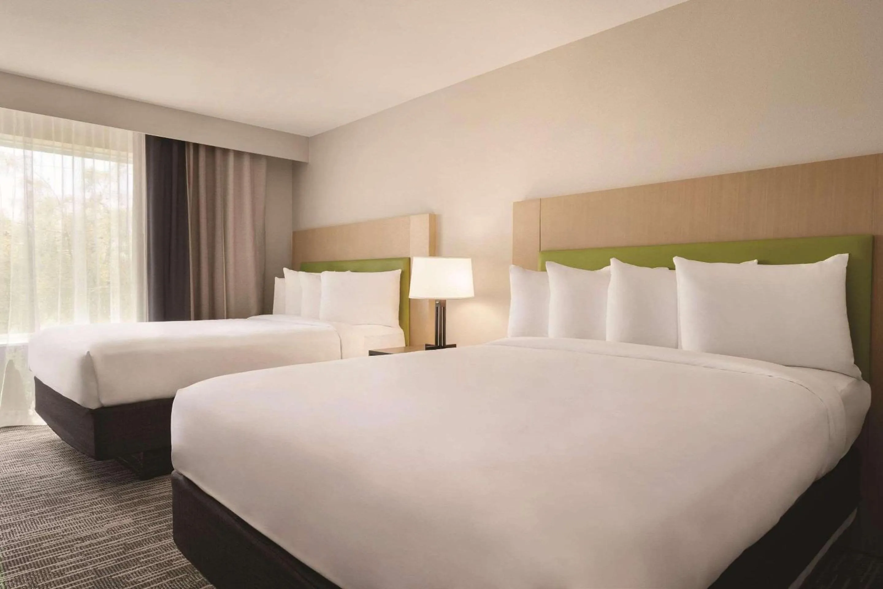 Bedroom, Bed in Country Inn & Suites by Radisson, Savannah Midtown, GA