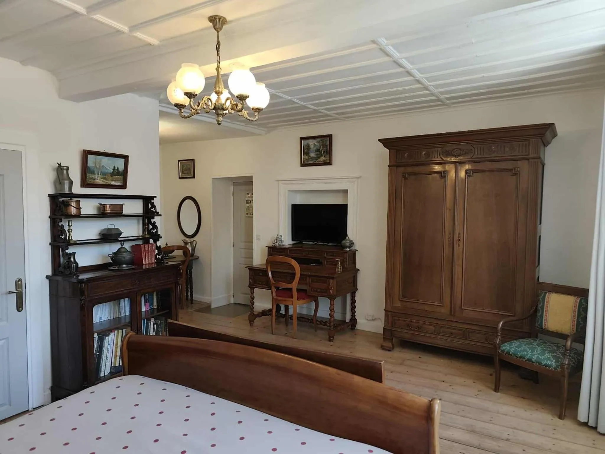 Bedroom, Bed in A la Grenouille du Jura - Chambres d'Hôtes de Charme Oyonnax Nantua