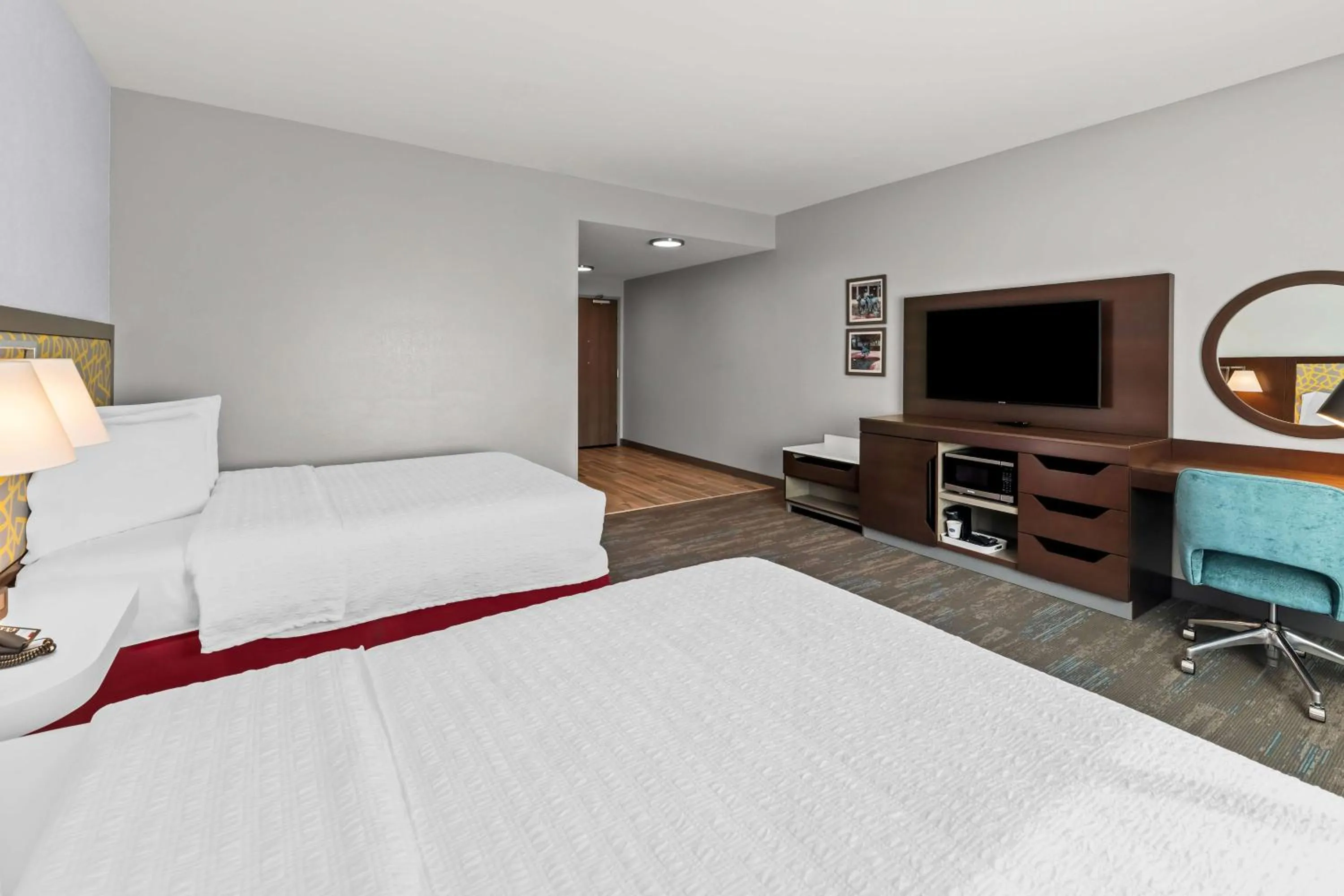 Photo of the whole room, Bed in Hampton Inn & Suites Dallas - Farmers Branch