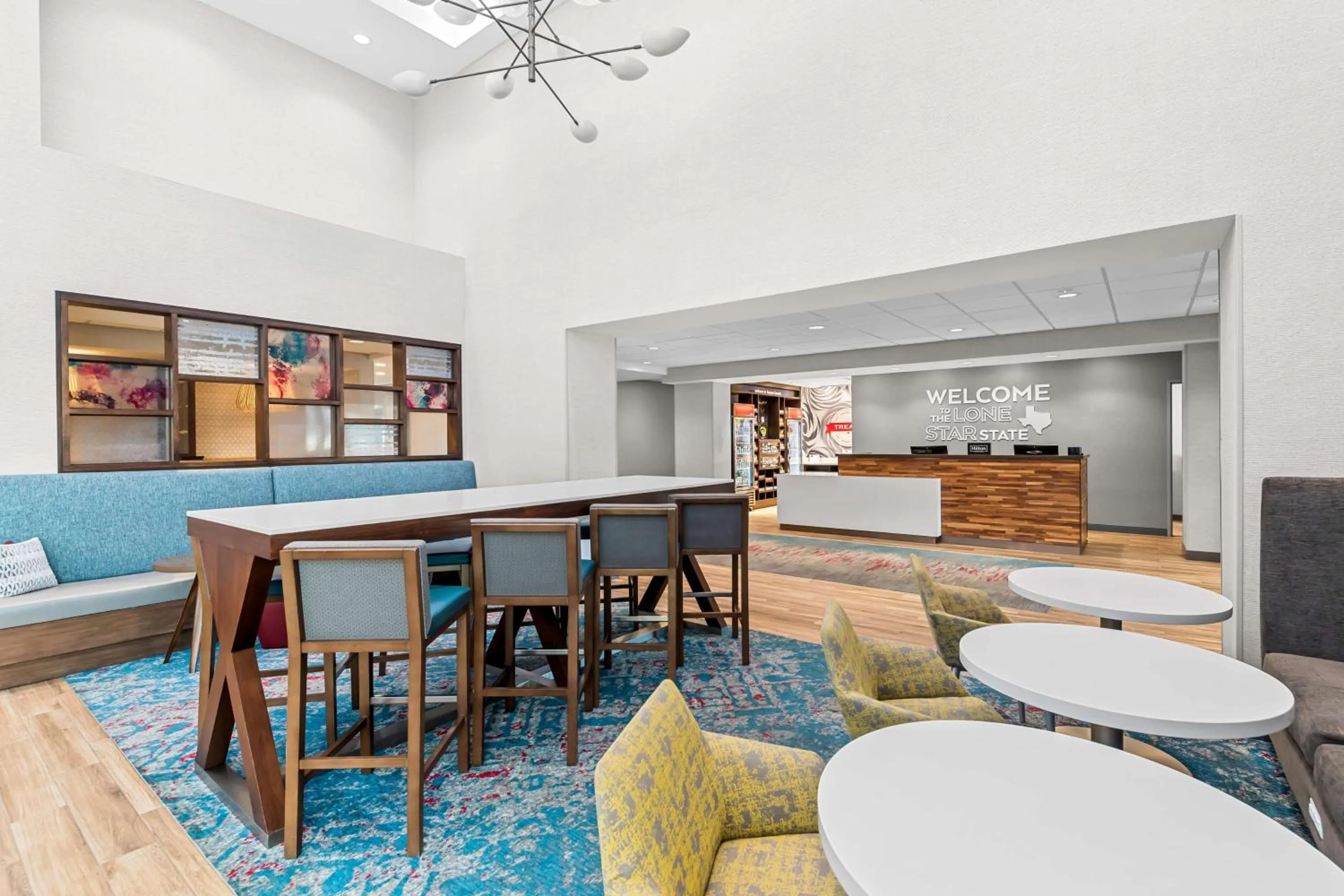 Lobby or reception in Hampton Inn & Suites Dallas - Farmers Branch
