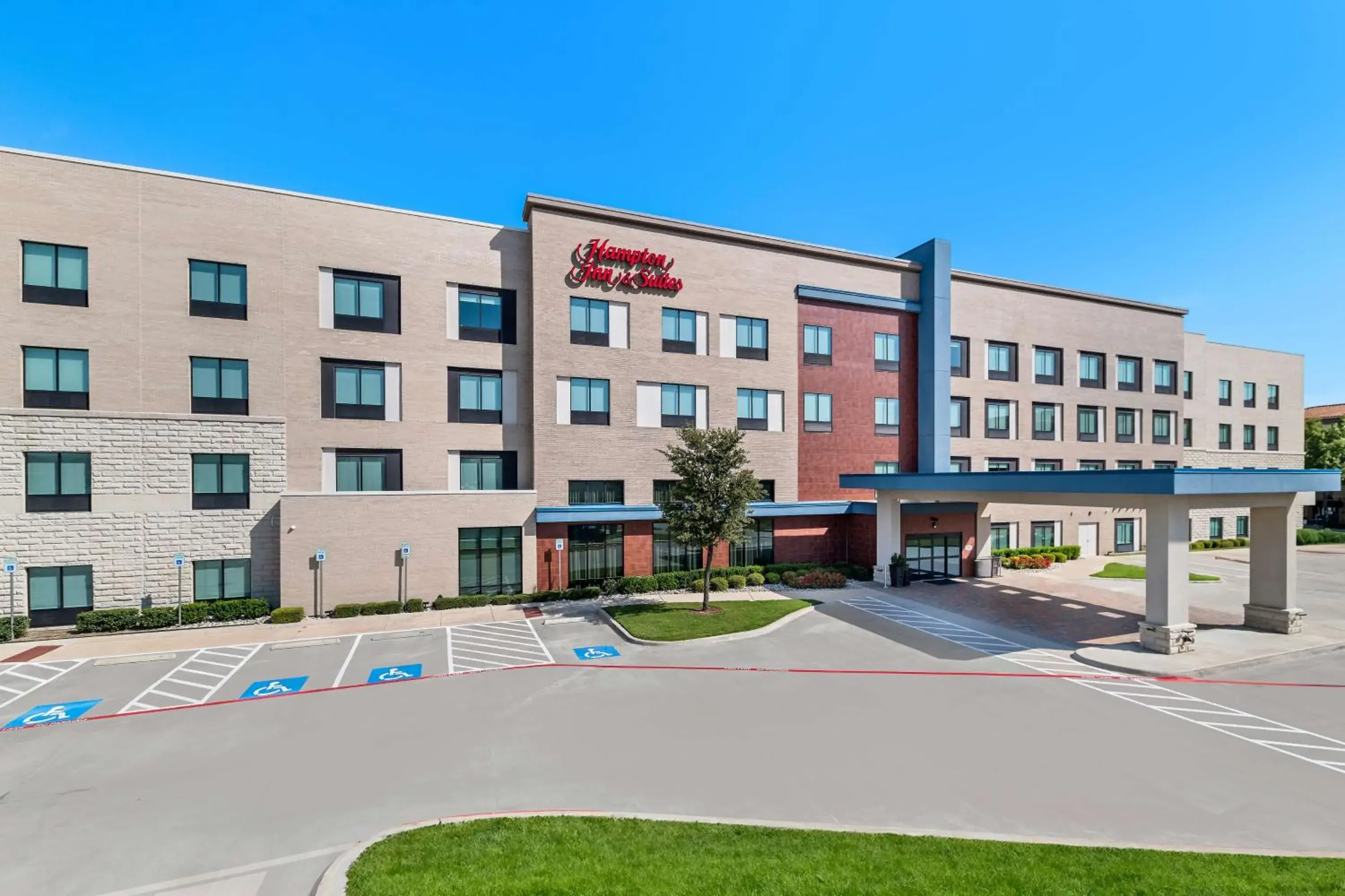 Property building in Hampton Inn & Suites Dallas - Farmers Branch Property building in Hampton Inn & Suites Dallas - Farmers Branch