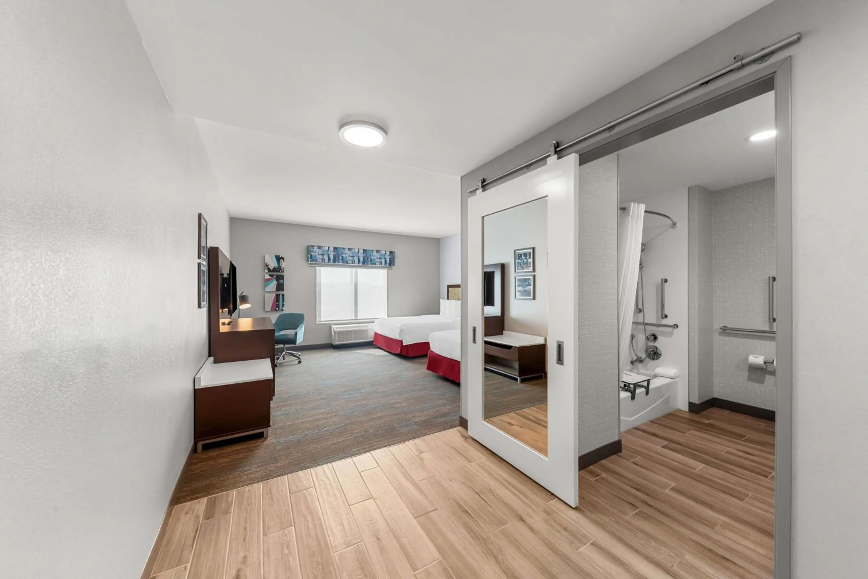 Bed in Hampton Inn & Suites Dallas - Farmers Branch