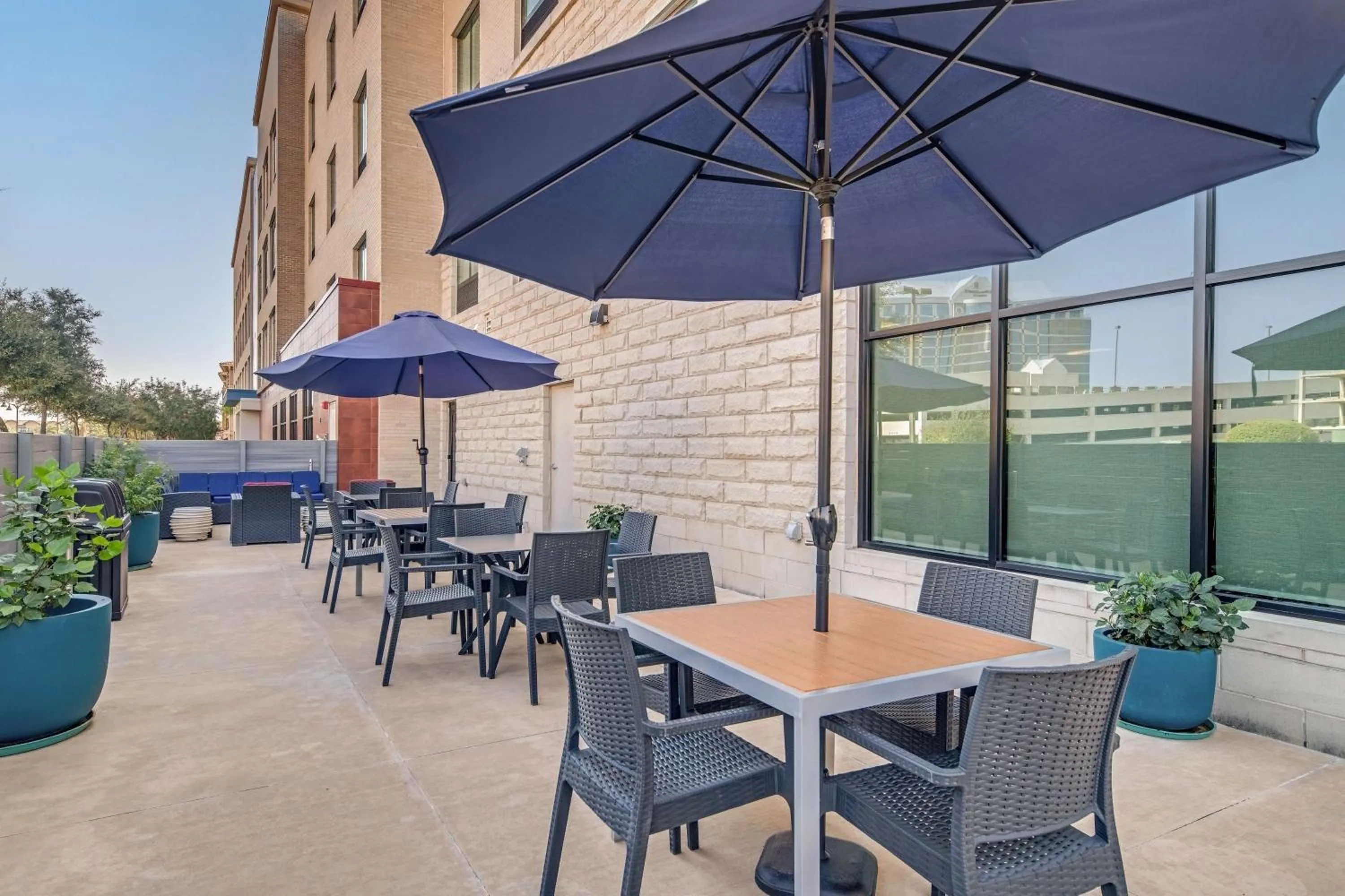 Patio in Hampton Inn & Suites Dallas - Farmers Branch