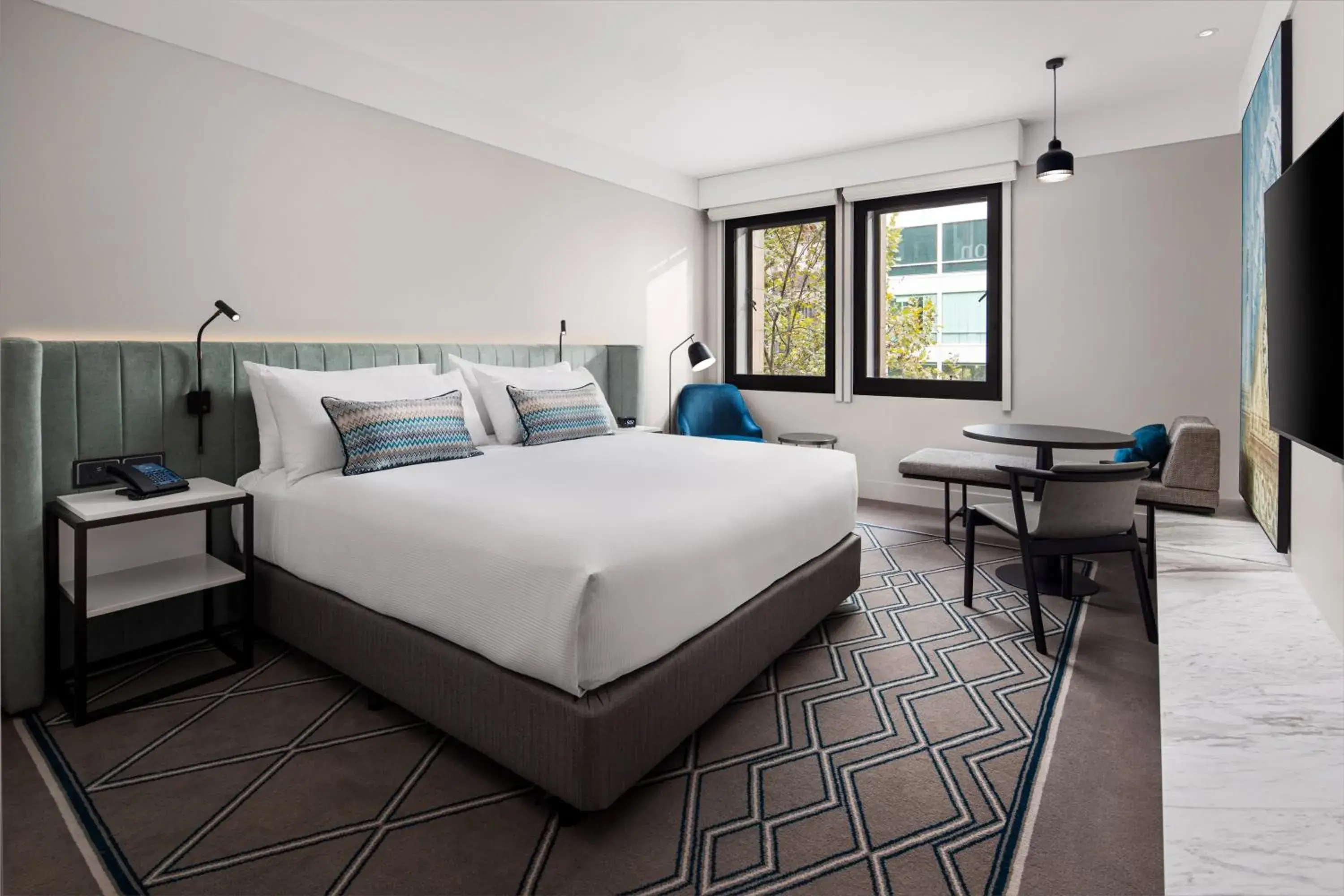 Heritage King Room with Street View in Hilton Melbourne Little Queen Street Heritage King Room with Street View in Hilton Melbourne Little Queen Street