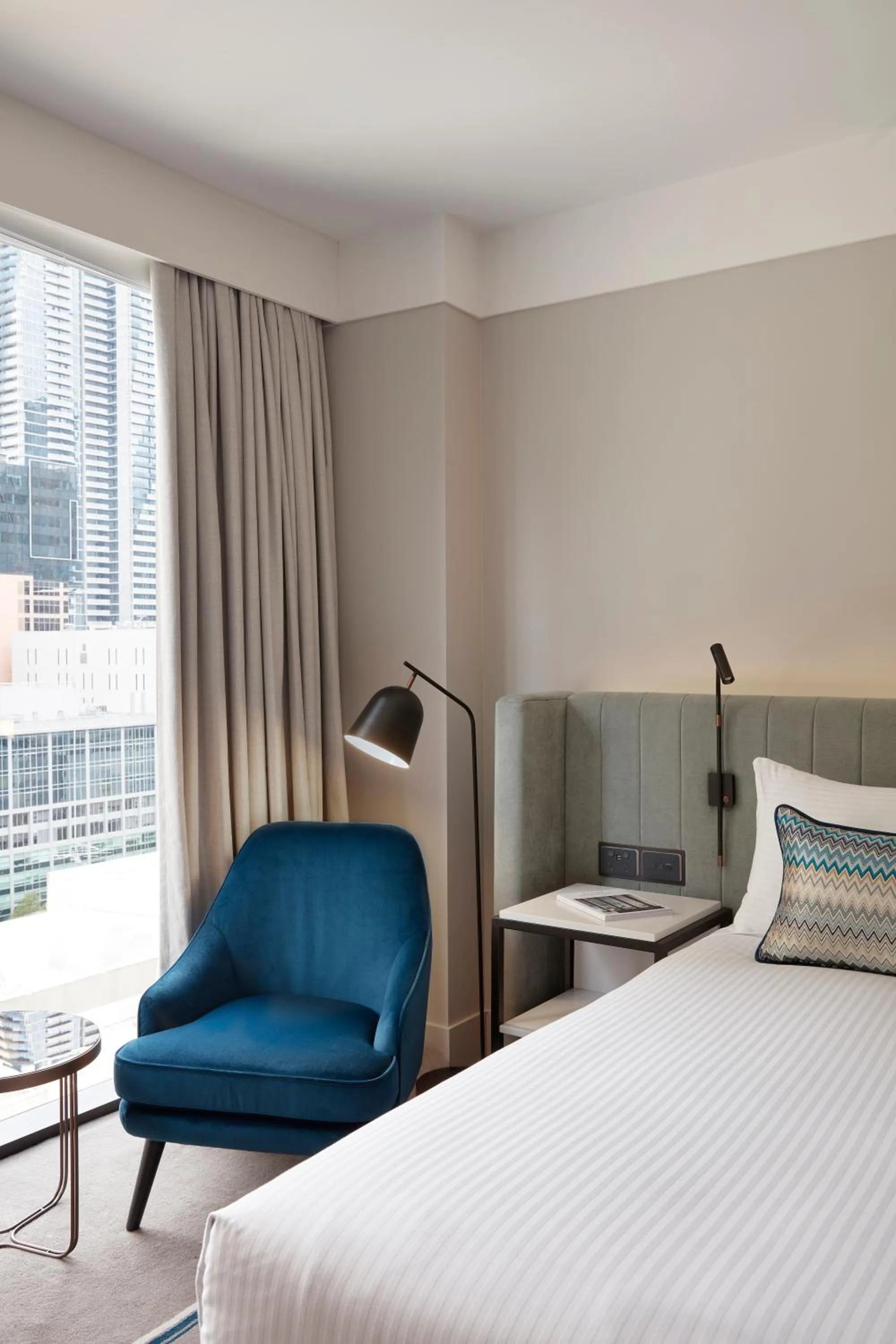 Living room, Bed in Hilton Melbourne Little Queen Street