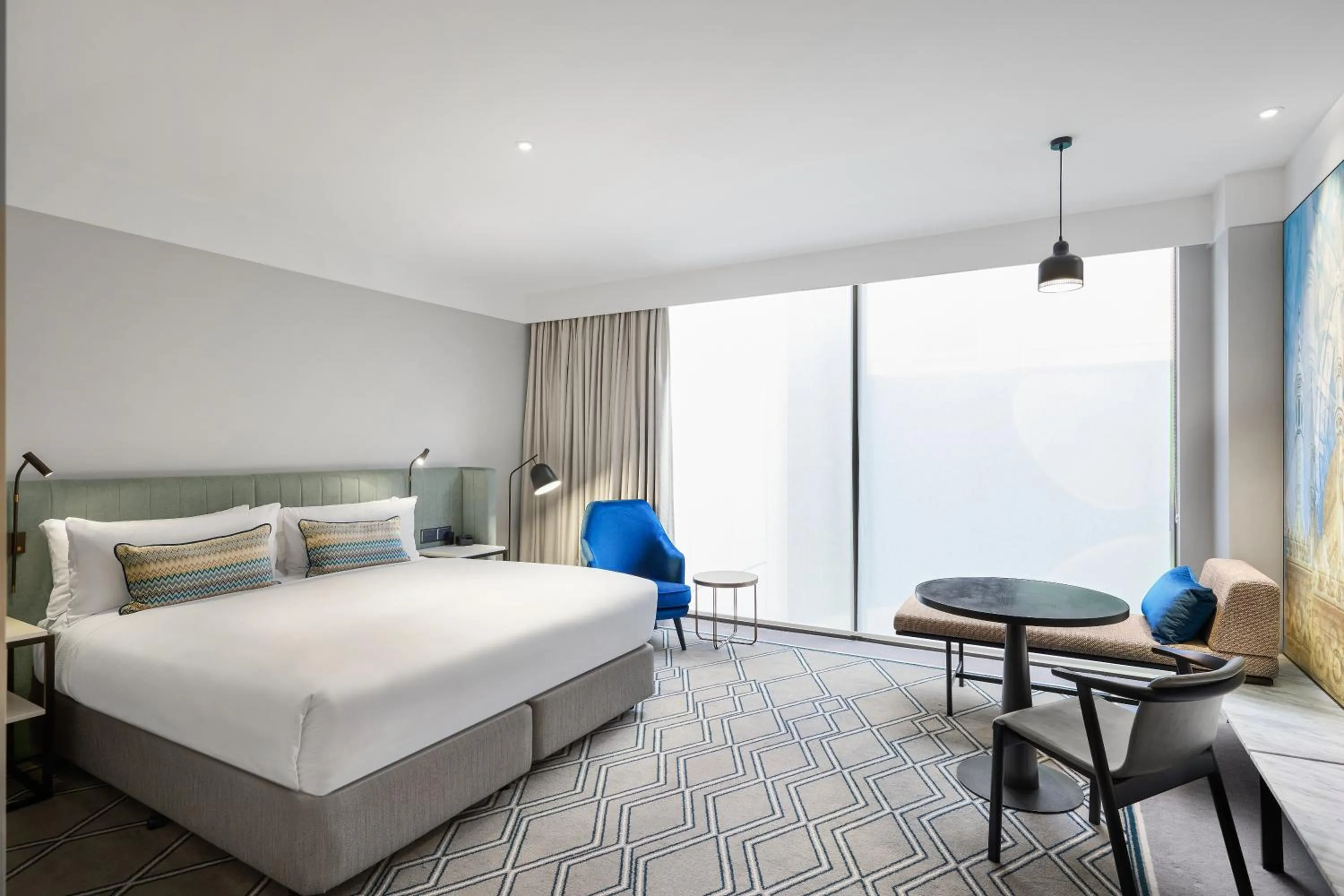 Photo of the whole room, Bed in Hilton Melbourne Little Queen Street