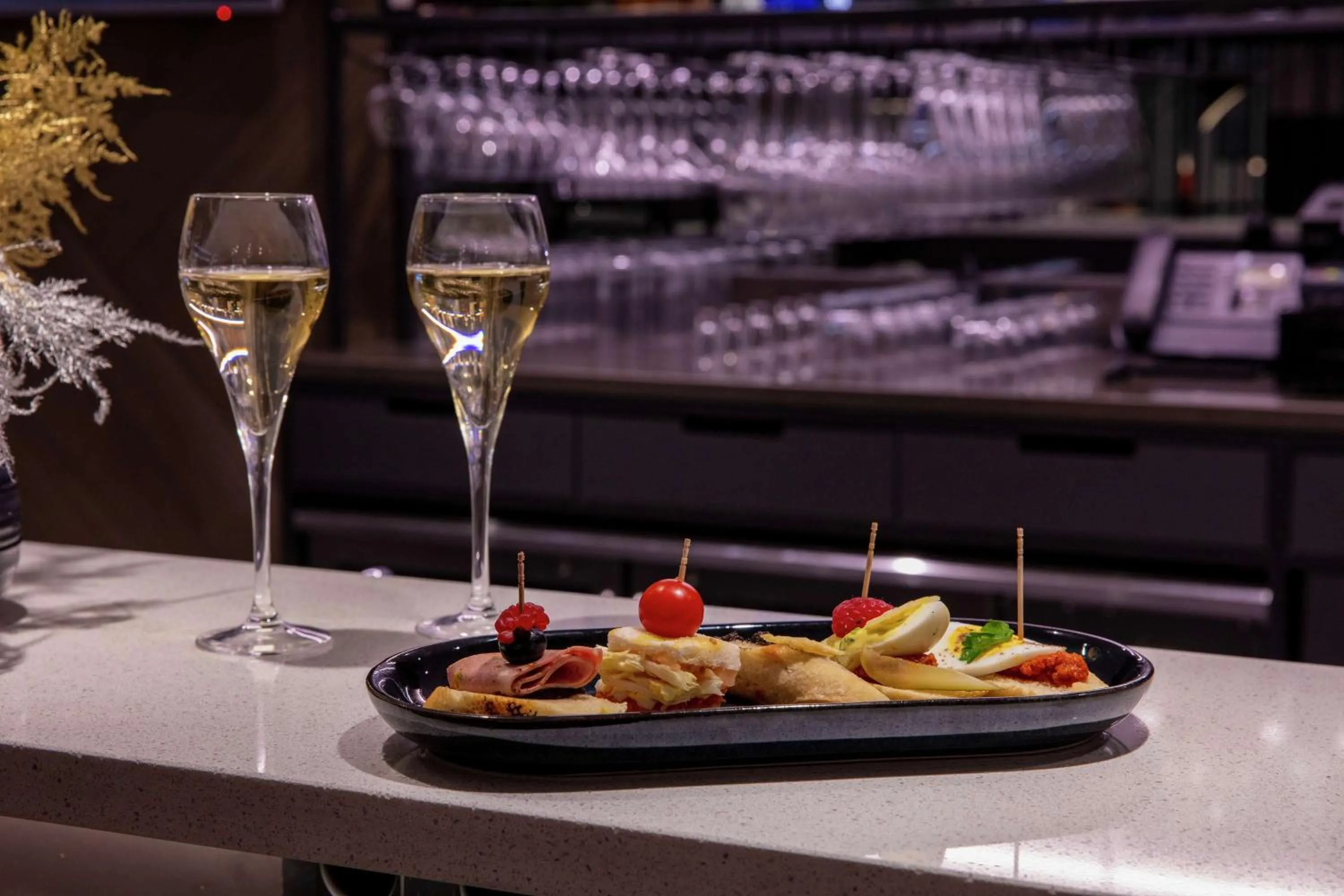 Restaurant/places to eat in Hilton Garden Inn Paris Orly Airport