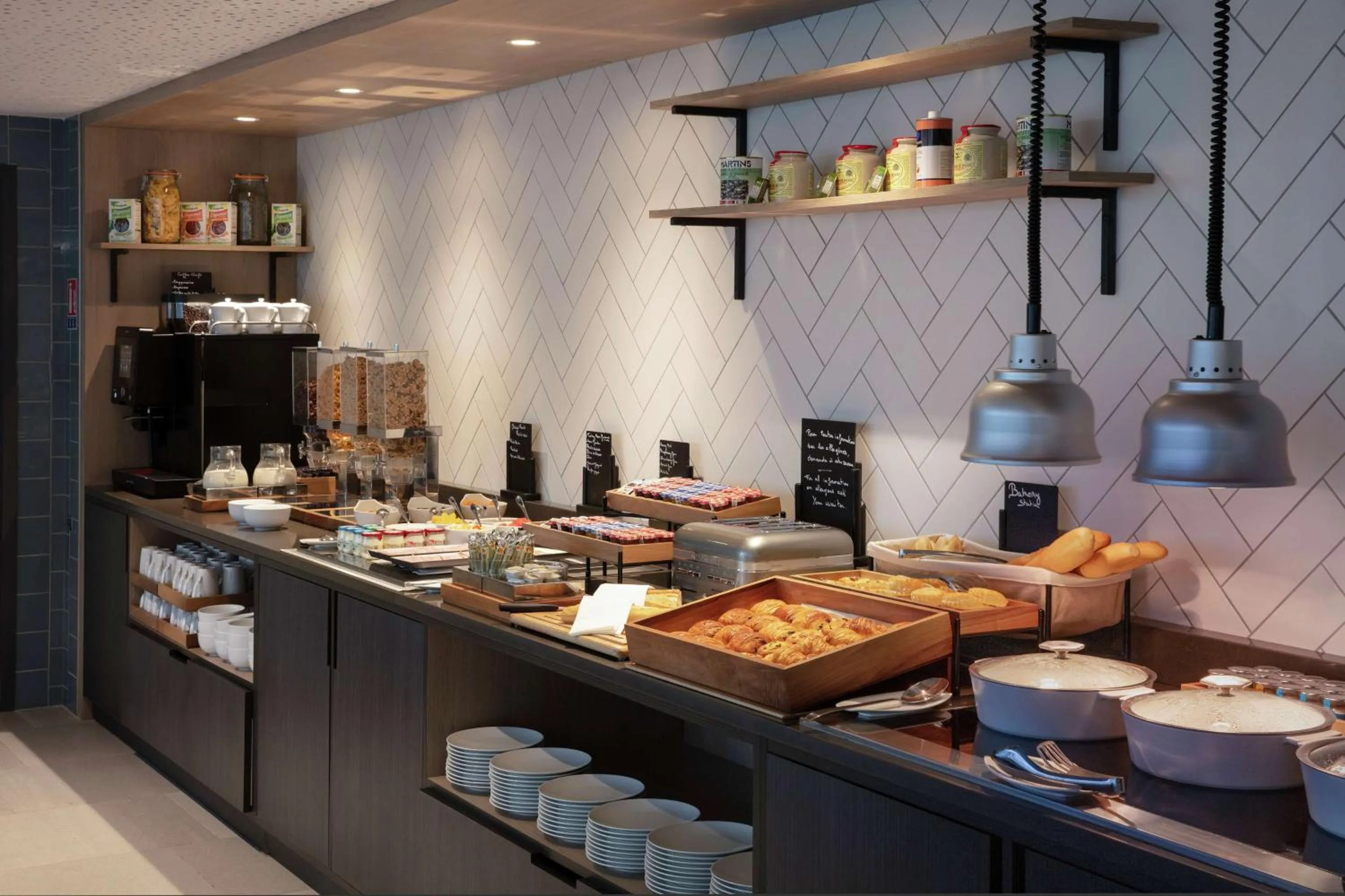 Restaurant/places to eat in Hilton Garden Inn Paris Orly Airport