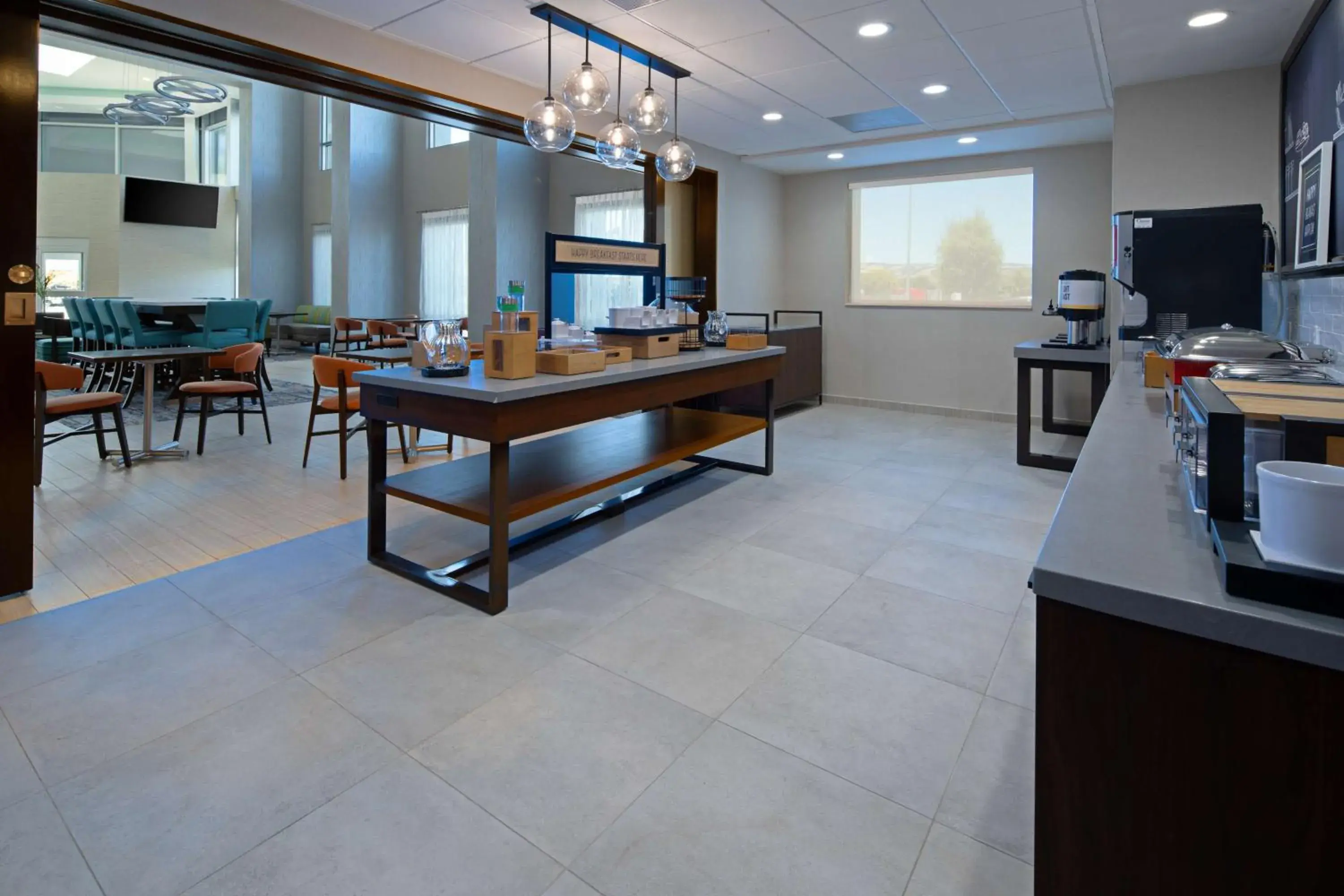 Breakfast in Hampton Inn & Suites Gilroy, Ca Breakfast in Hampton Inn & Suites Gilroy, Ca