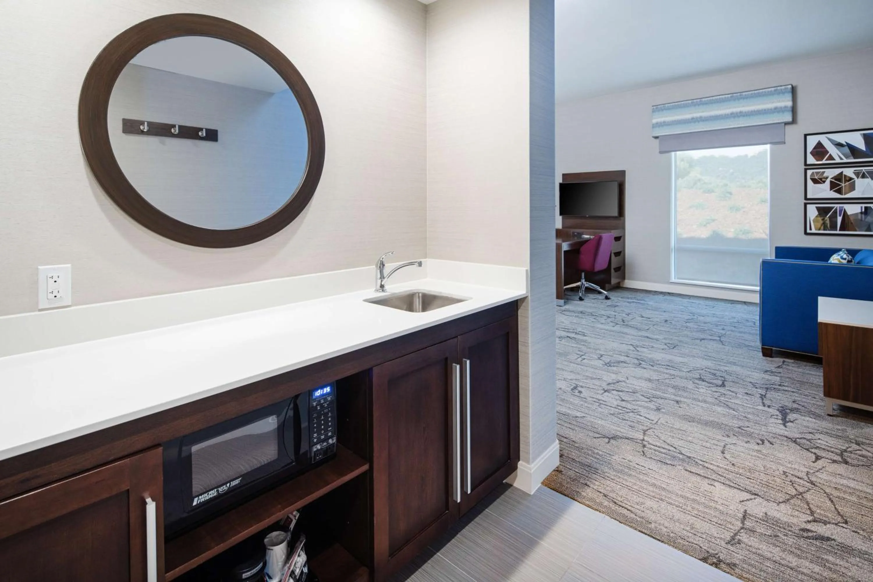 Photo of the whole room in Hampton Inn & Suites Gilroy, Ca