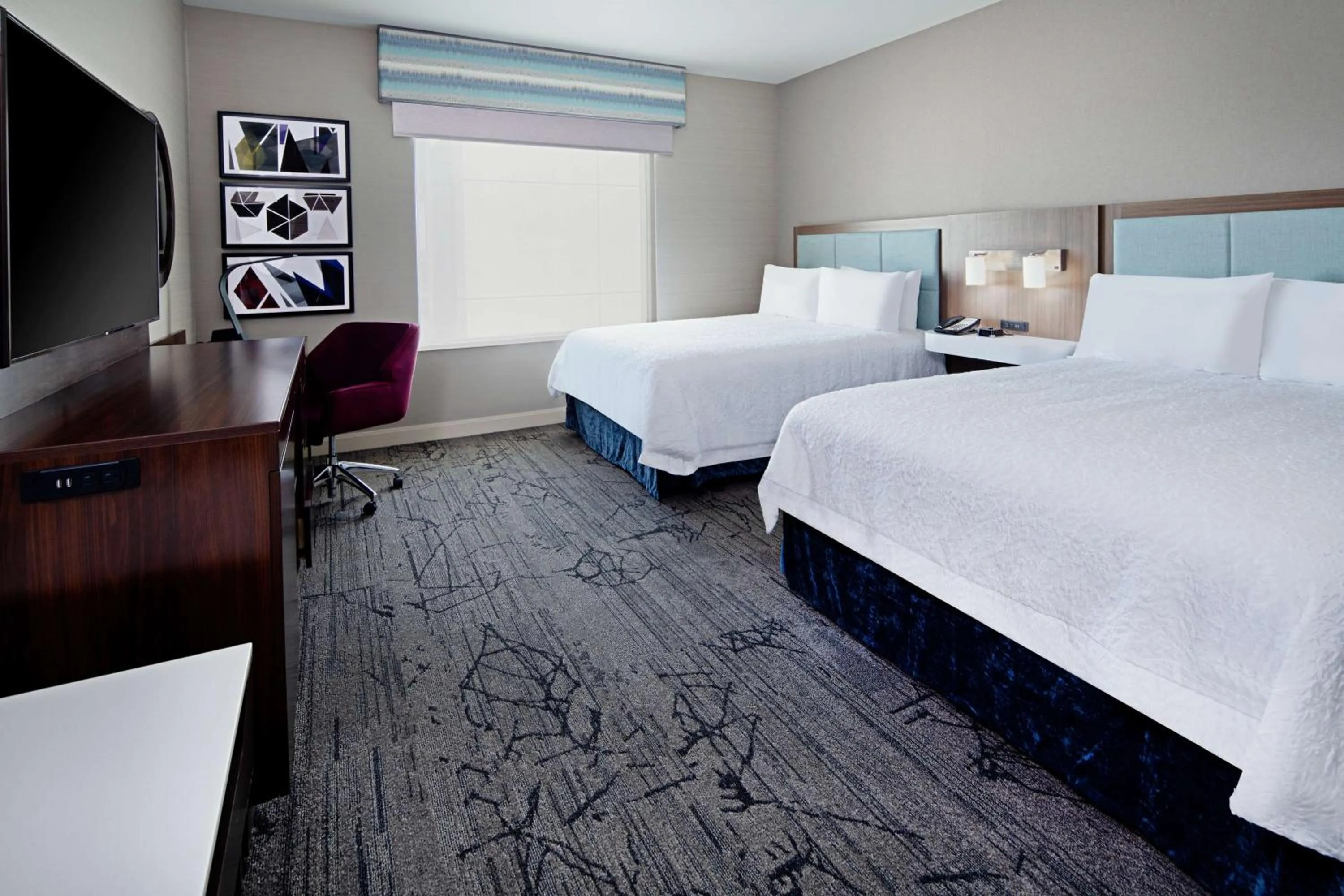 Bedroom, Bed in Hampton Inn & Suites Gilroy, Ca