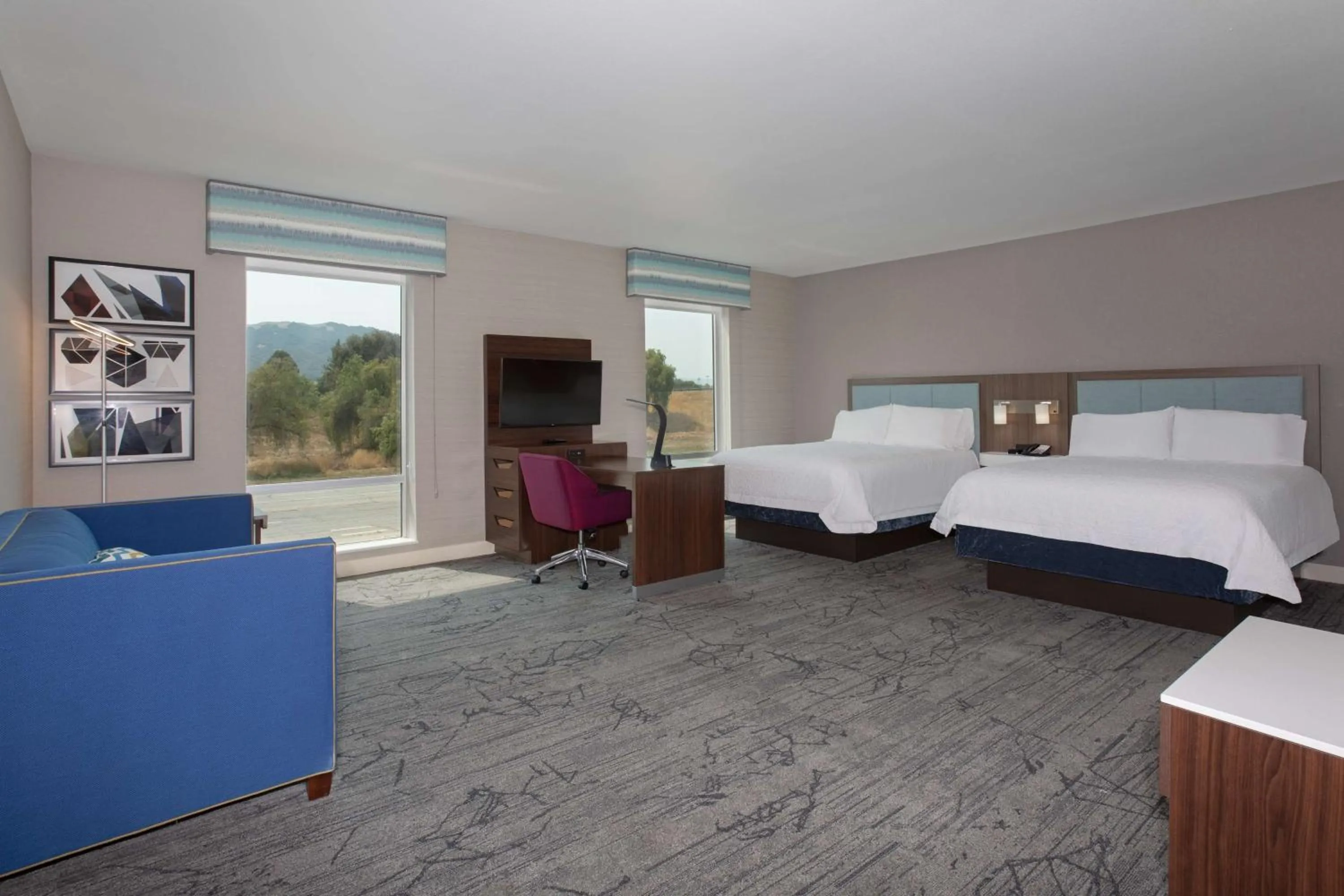 Bedroom, Bed in Hampton Inn & Suites Gilroy, Ca