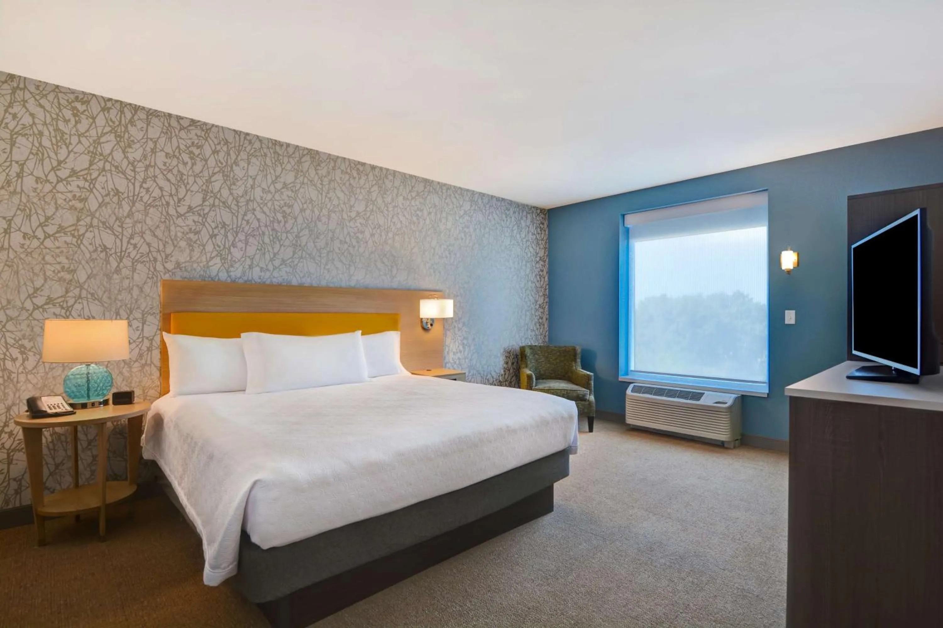 Bed in Home2 Suites by Hilton, Sarasota I-75 Bee Ridge, Fl