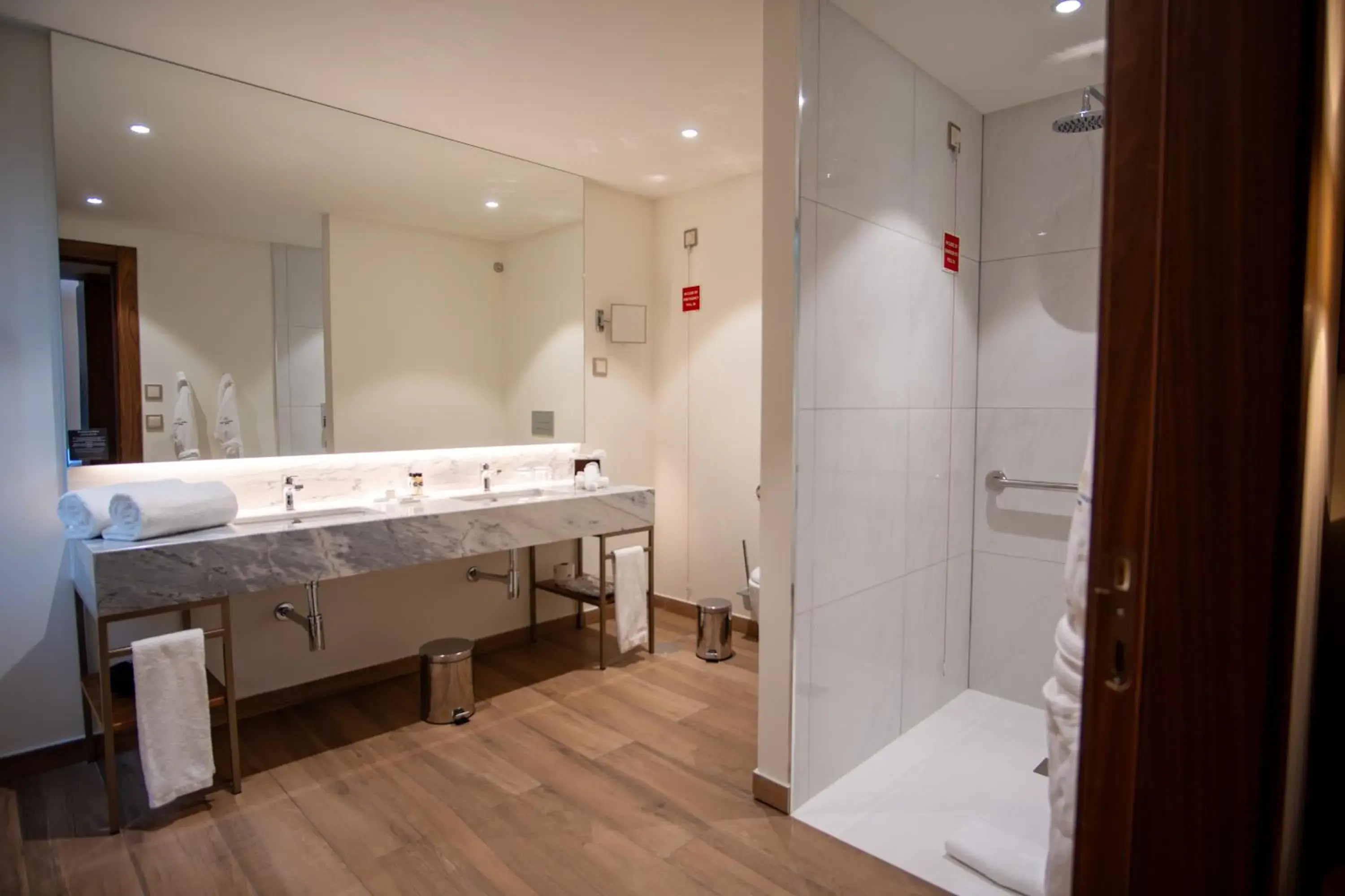 Bathroom in Boeira Garden Hotel Porto Gaia, Curio Collection by Hilton Bathroom in Boeira Garden Hotel Porto Gaia, Curio Collection by Hilton