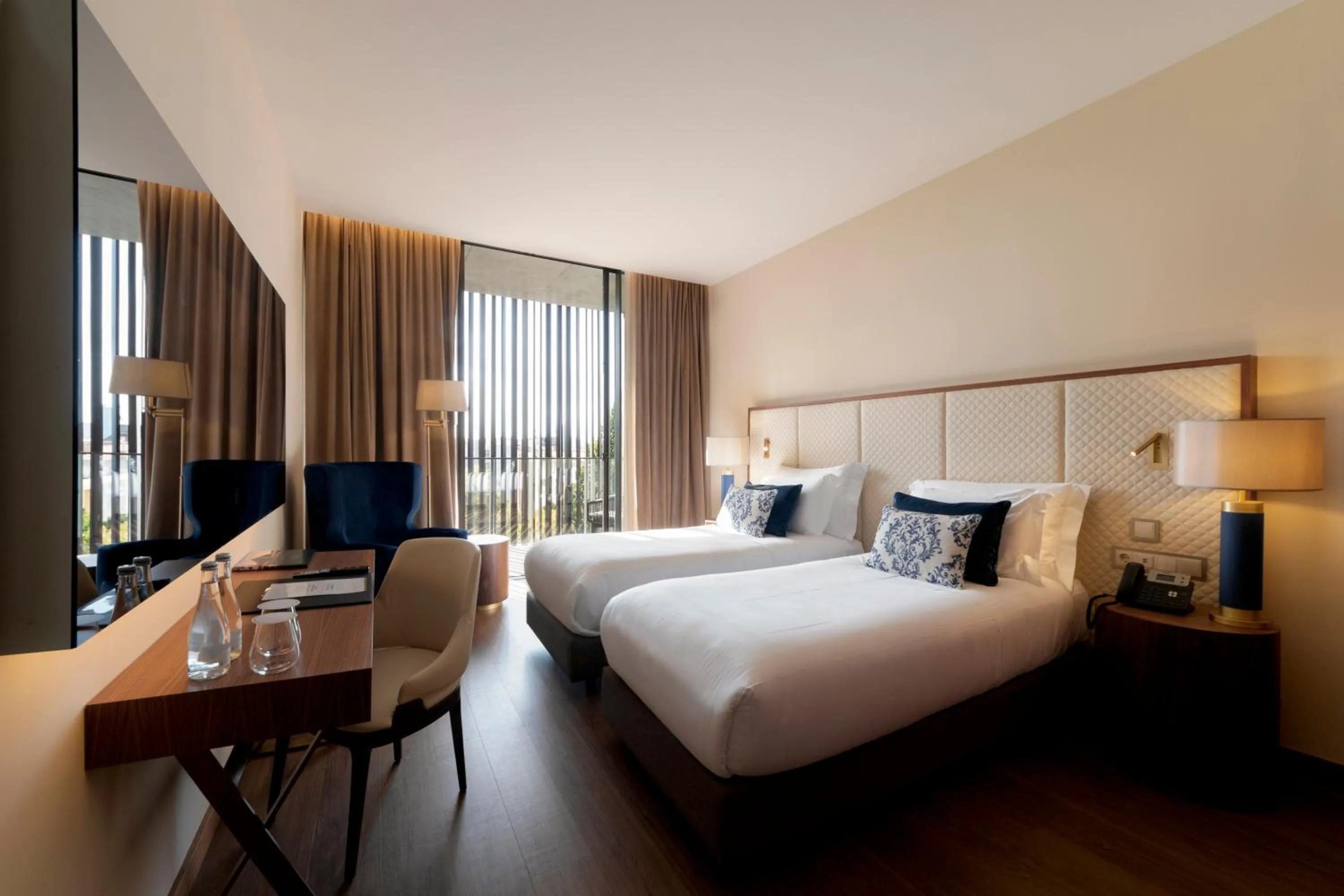 Bedroom, Bed in Boeira Garden Hotel Porto Gaia, Curio Collection by Hilton