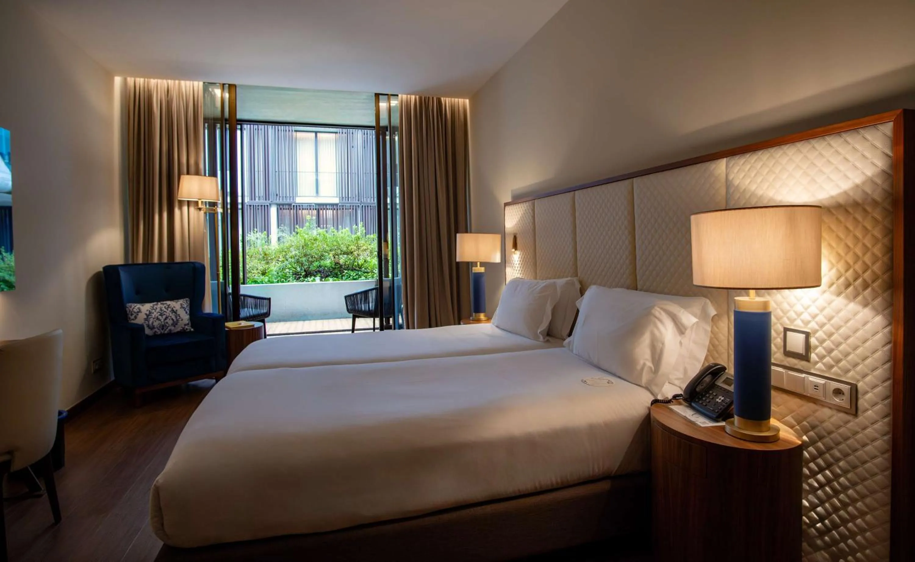 Bed in Boeira Garden Hotel Porto Gaia, Curio Collection by Hilton