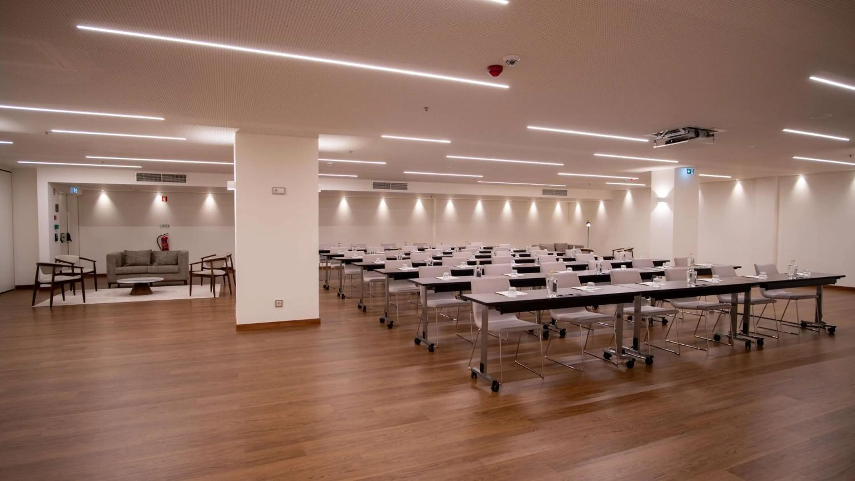 Meeting/conference room in Boeira Garden Hotel Porto Gaia, Curio Collection by Hilton