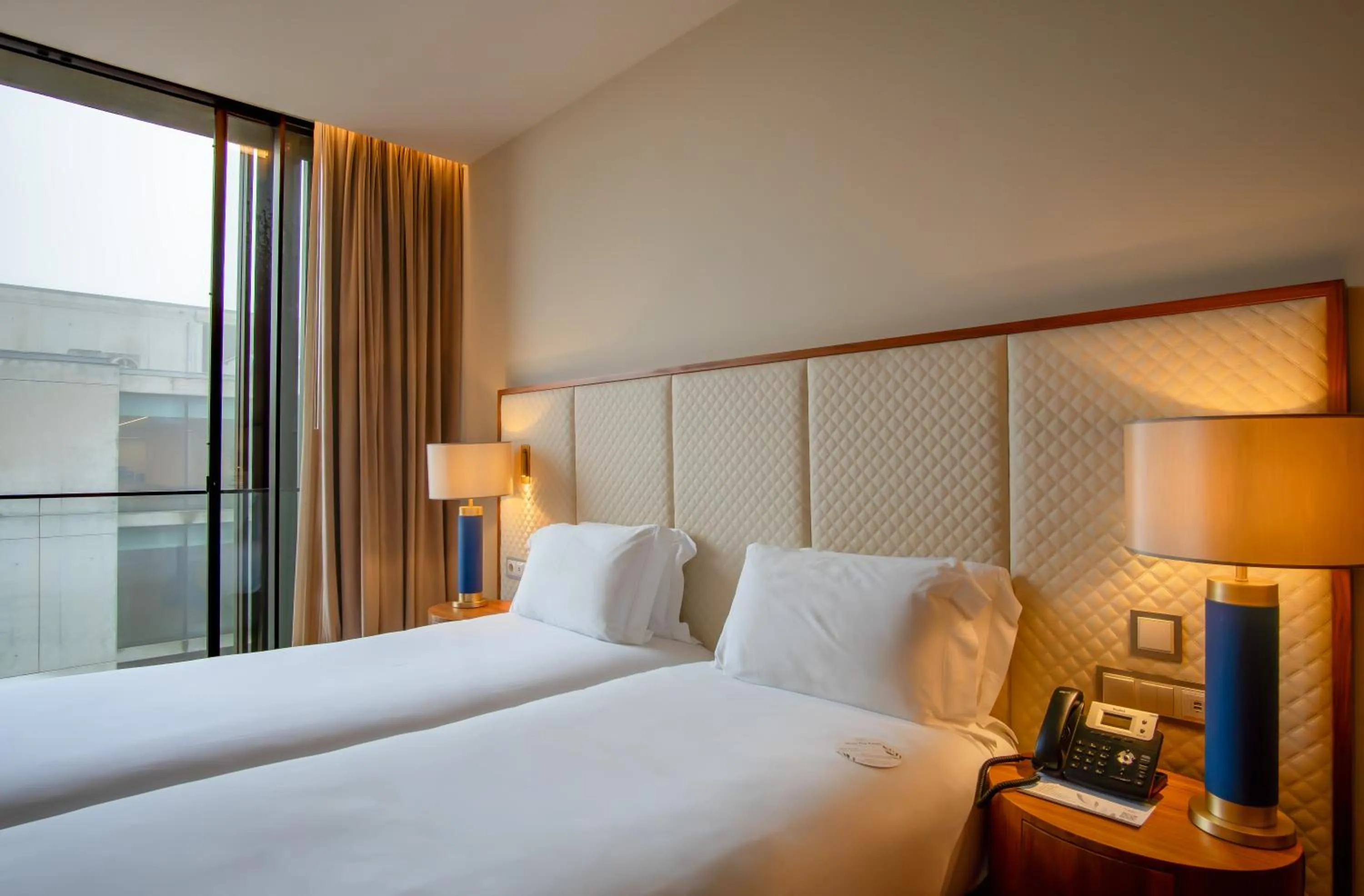 Bedroom, Bed in Boeira Garden Hotel Porto Gaia, Curio Collection by Hilton