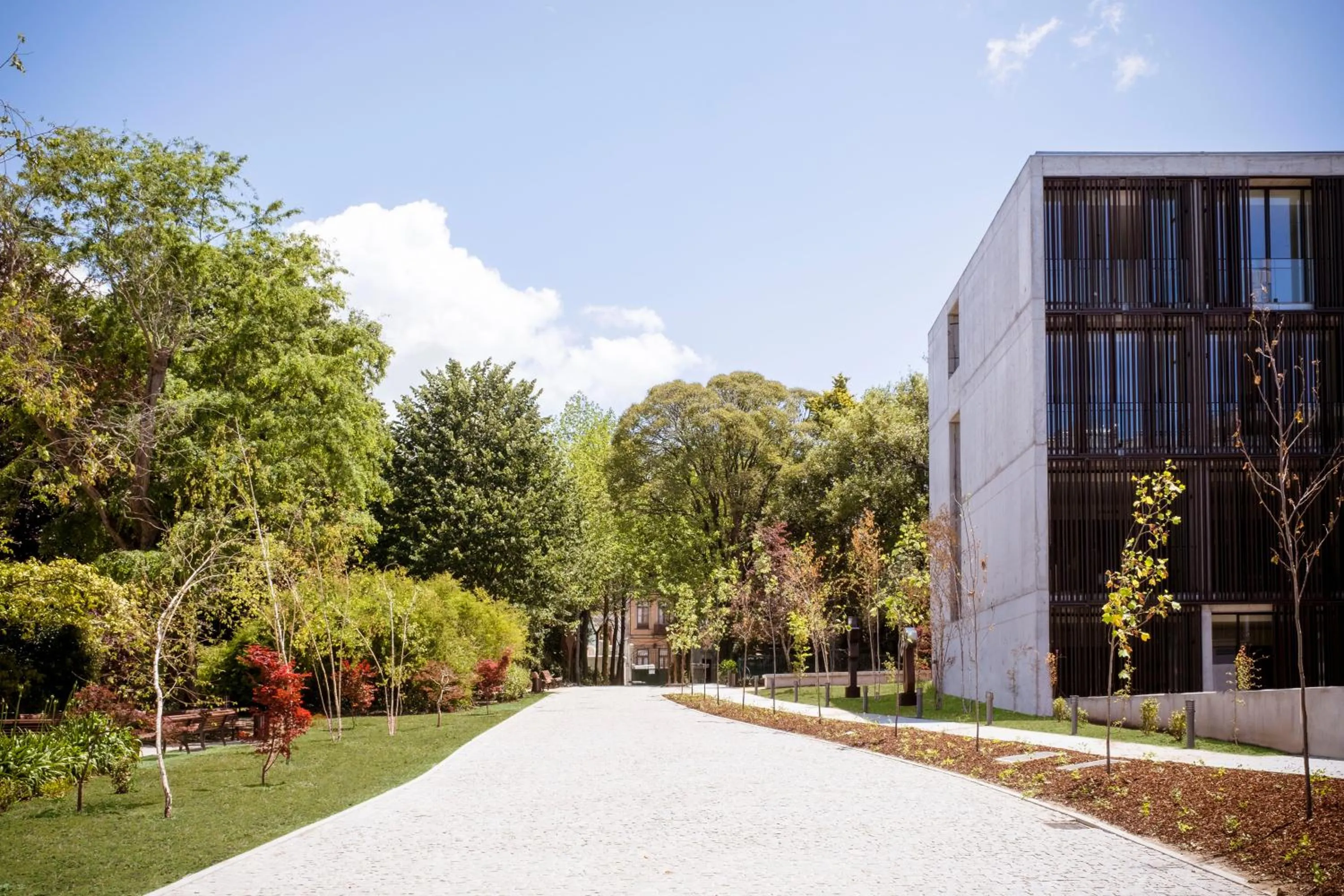 Property building in Boeira Garden Hotel Porto Gaia, Curio Collection by Hilton