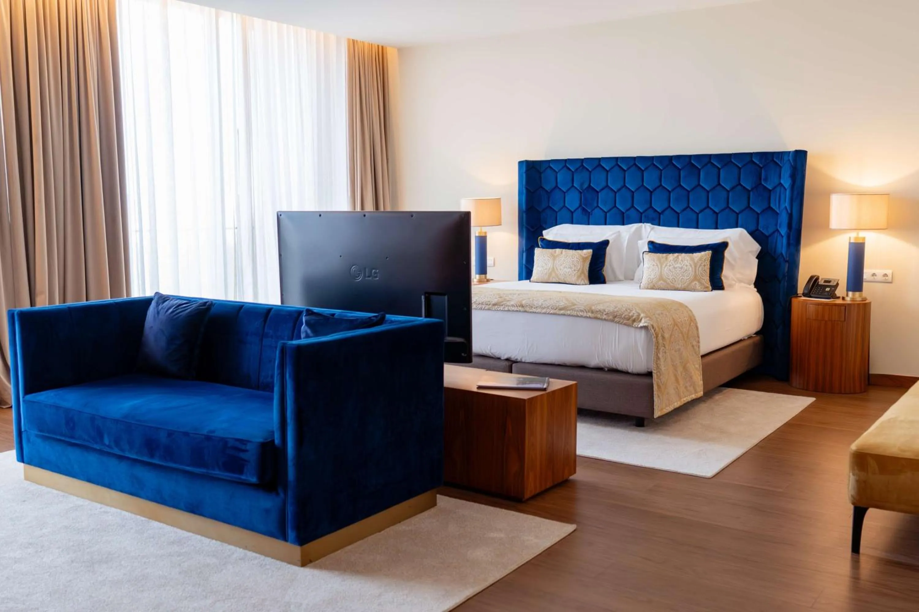 Bedroom, Bed in Boeira Garden Hotel Porto Gaia, Curio Collection by Hilton