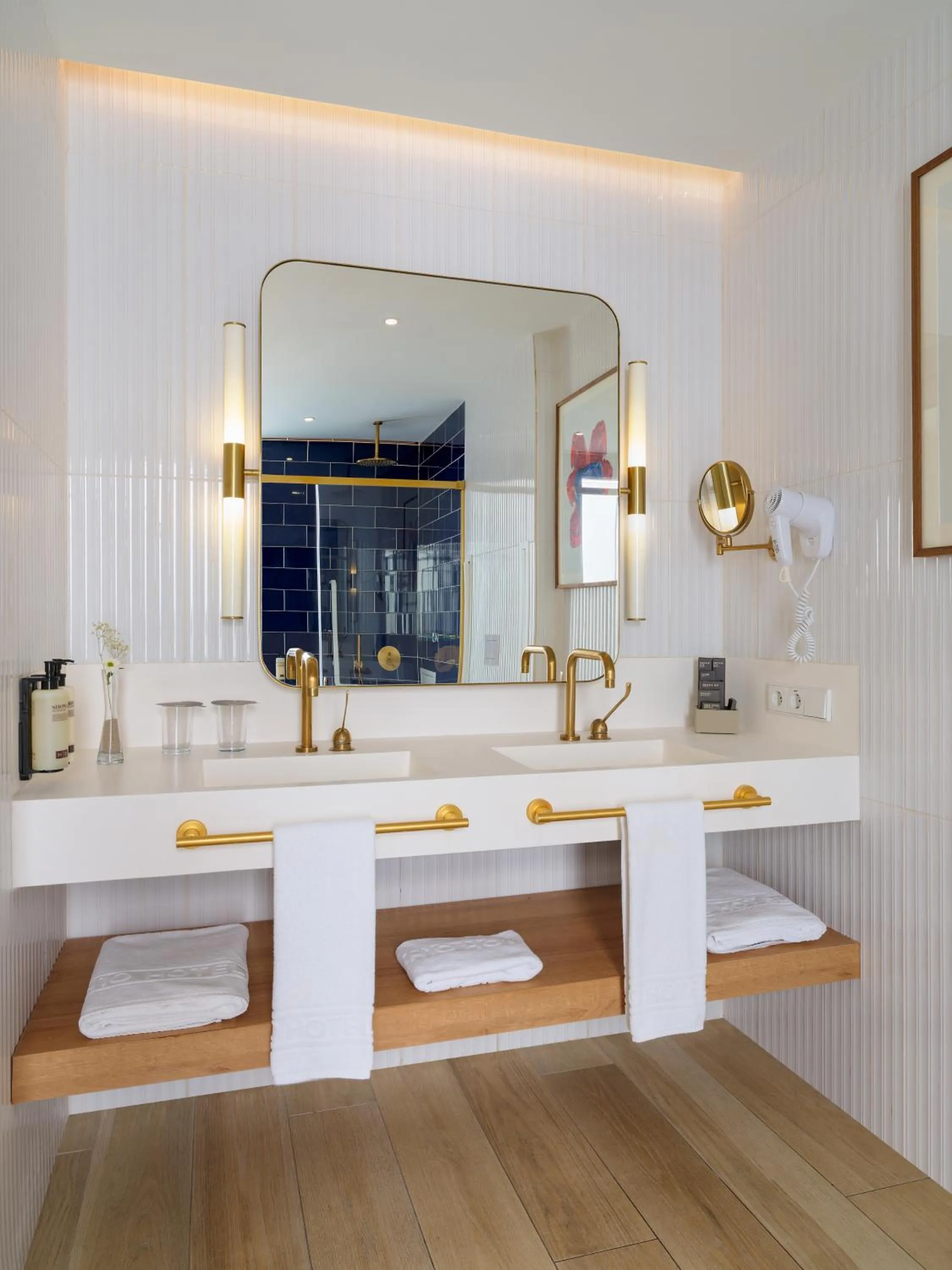 Bathroom in H10 Porto Poniente 4* Sup