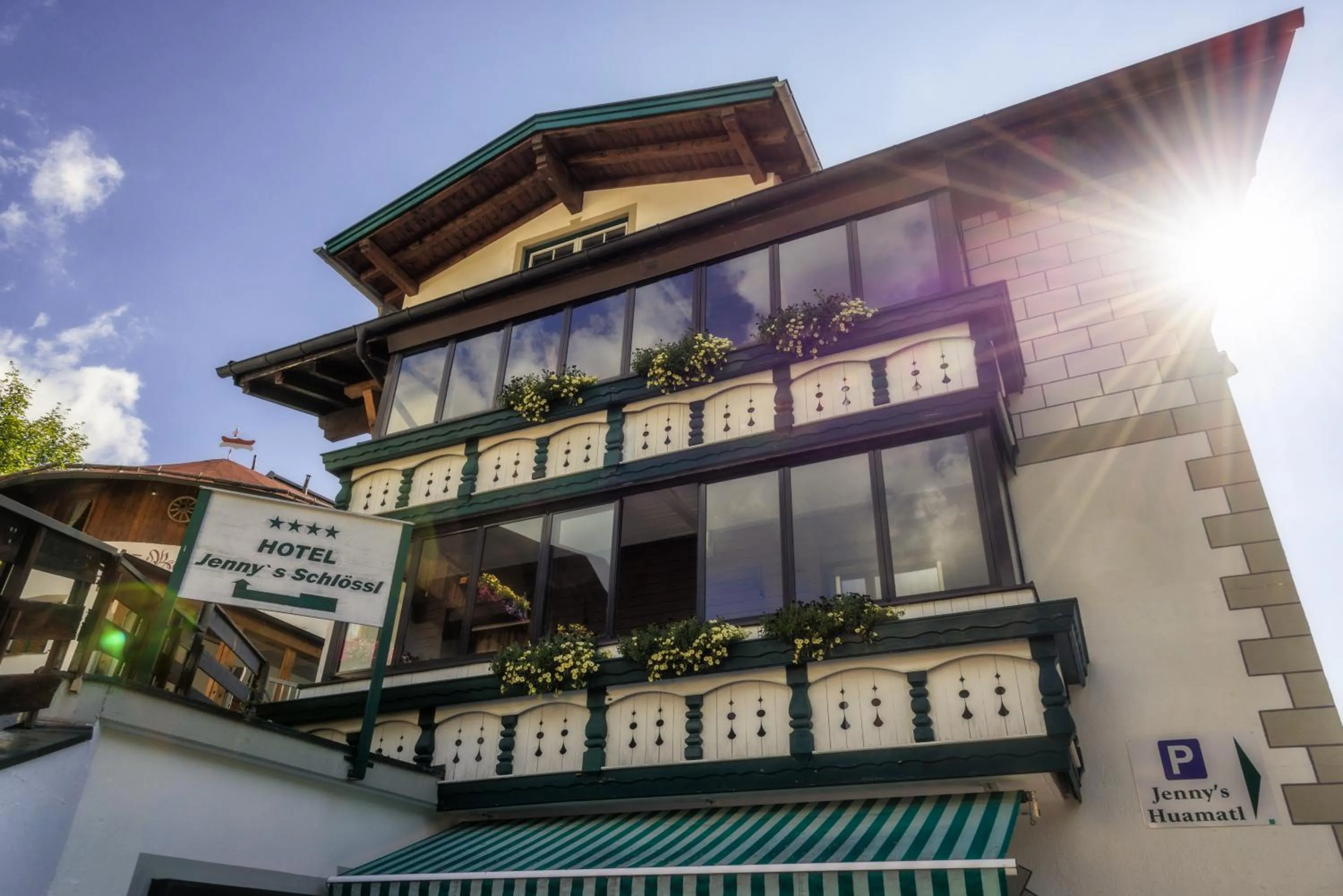 Facade/entrance in Jennys Huamatl