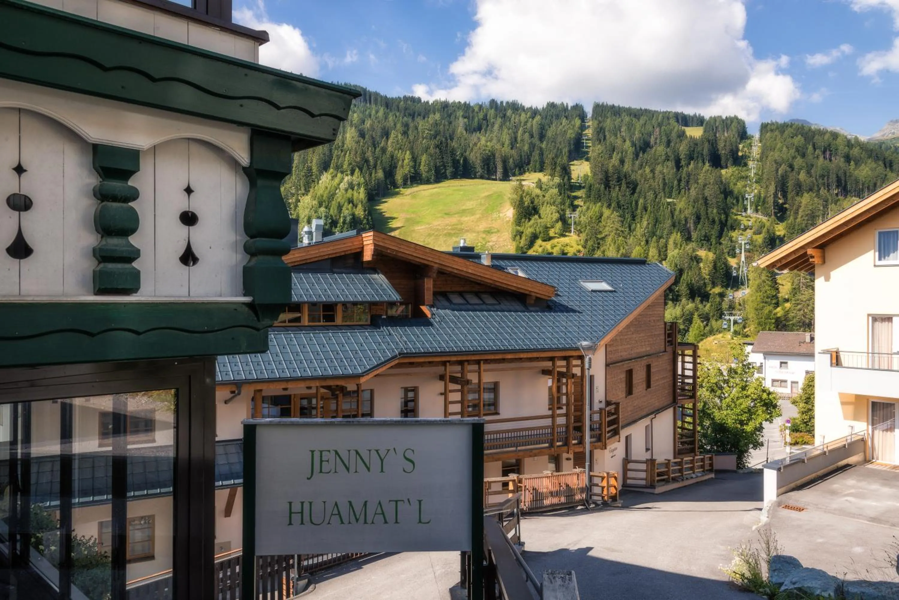 Facade/entrance in Jennys Huamatl