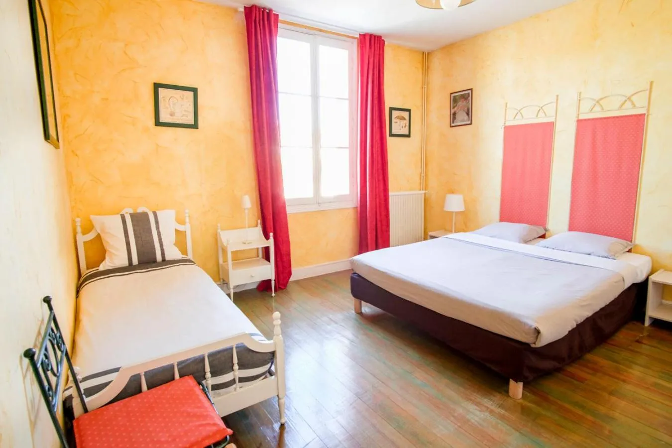 Photo of the whole room, Bed in Les Gués Rivières