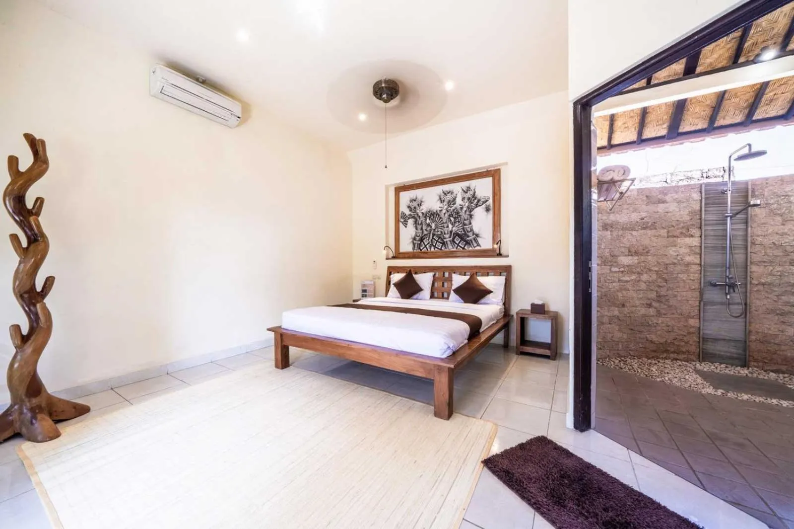 Bed in Ocean Sun Dive Resort