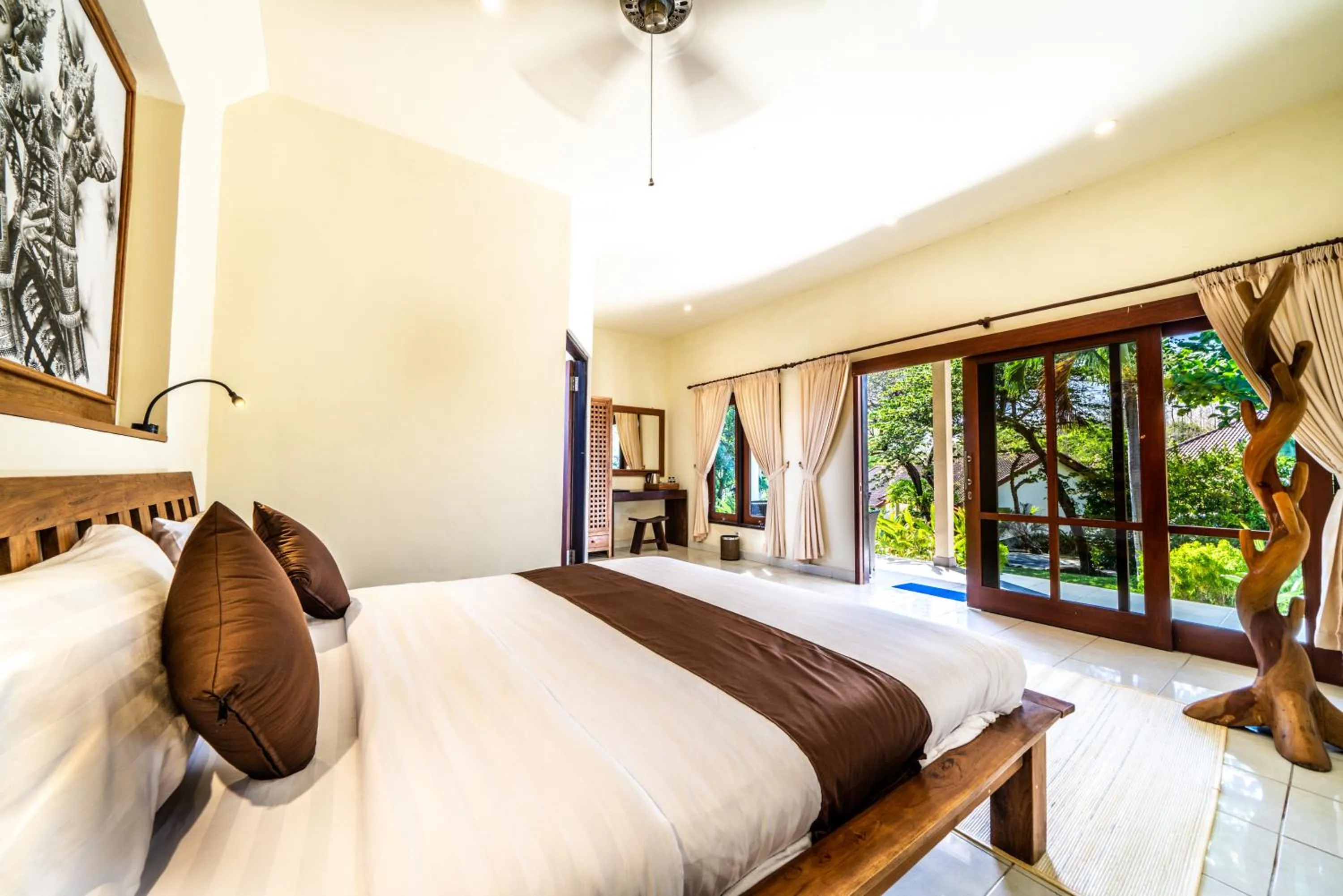 Bed in Ocean Sun Dive Resort