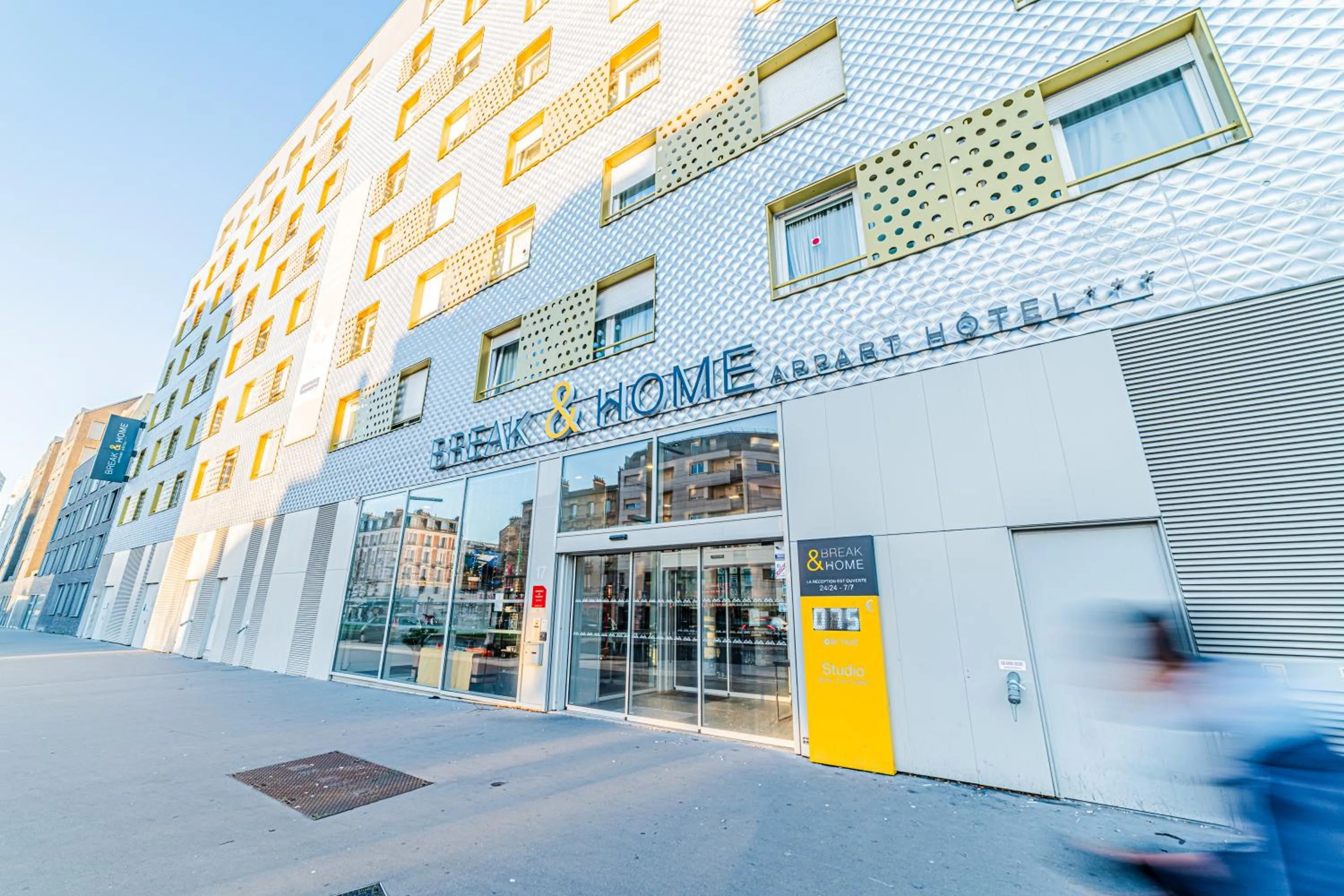 Property building in Break & Home Paris Italie Porte de Choisy Appart'Hôtel