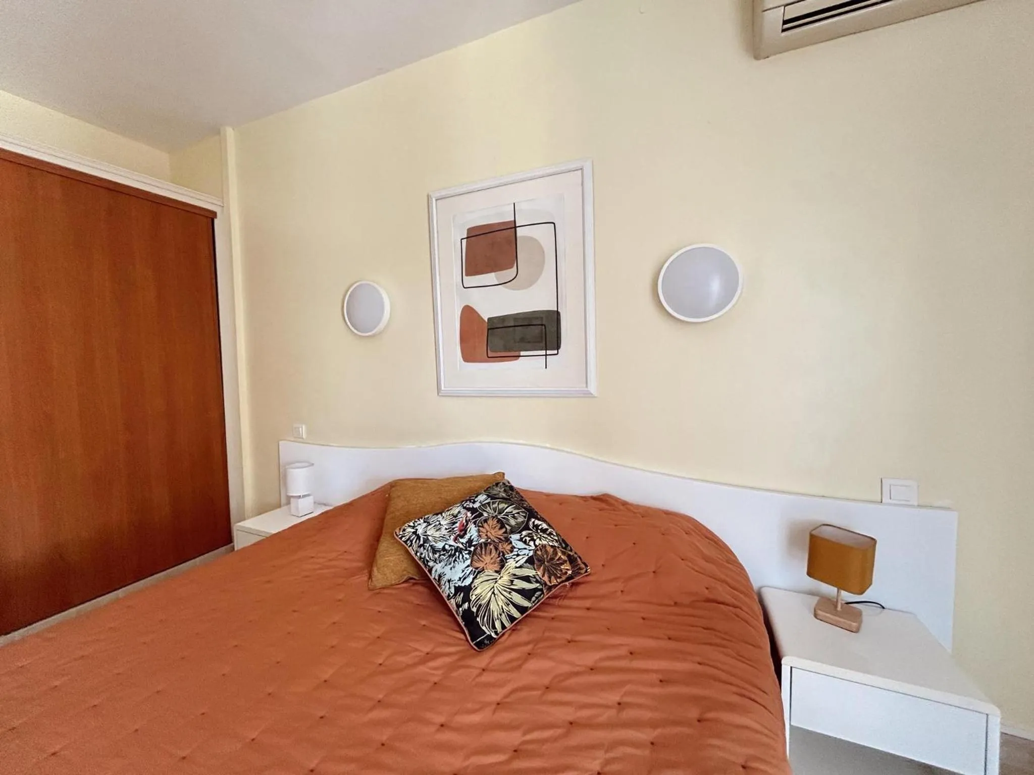 Photo of the whole room, Bed in Résidence Villa Romana avec Piscine et Jacuzzi