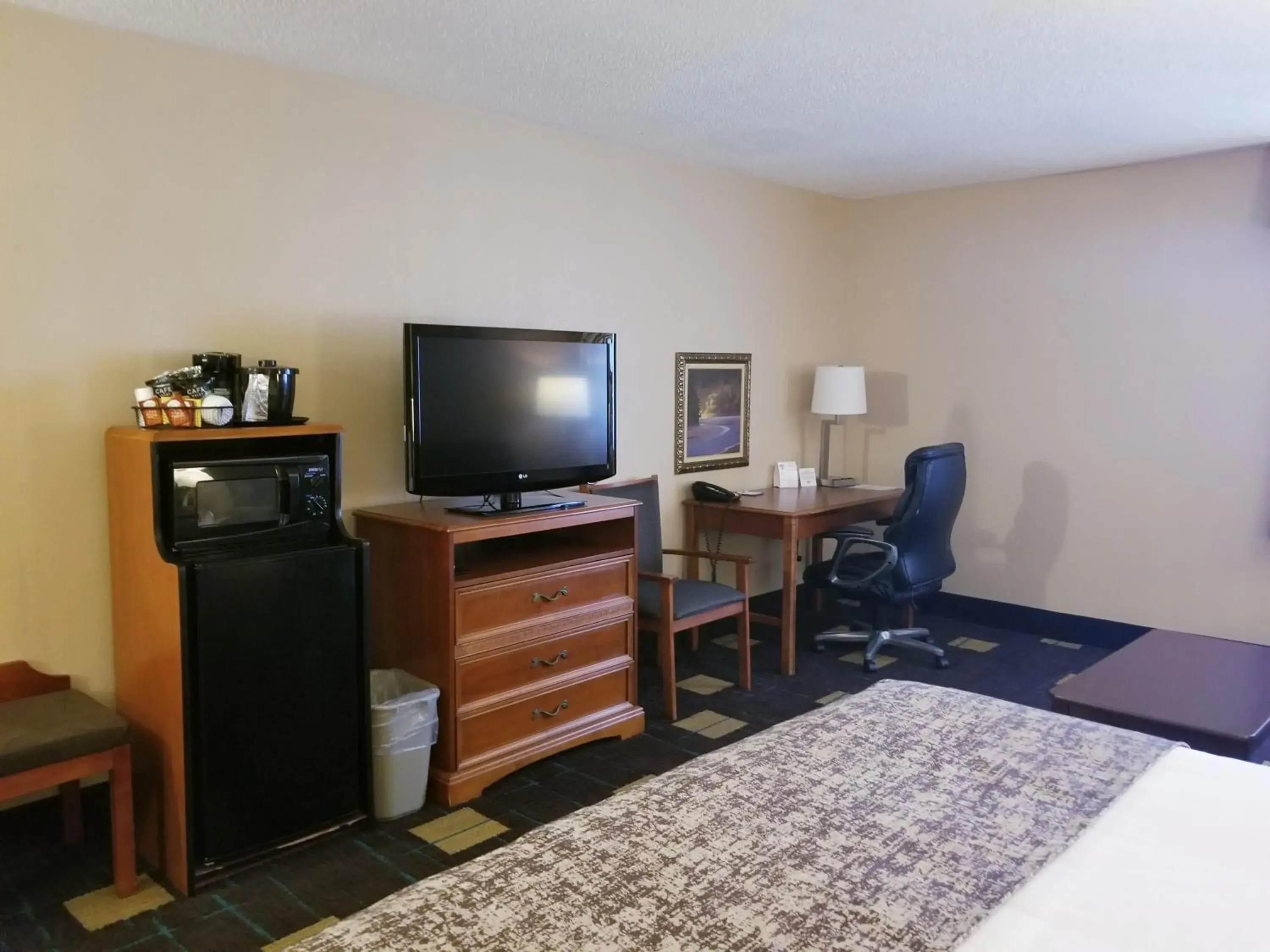 TV/Entertainment Center in Baymont by Wyndham Indianapolis West