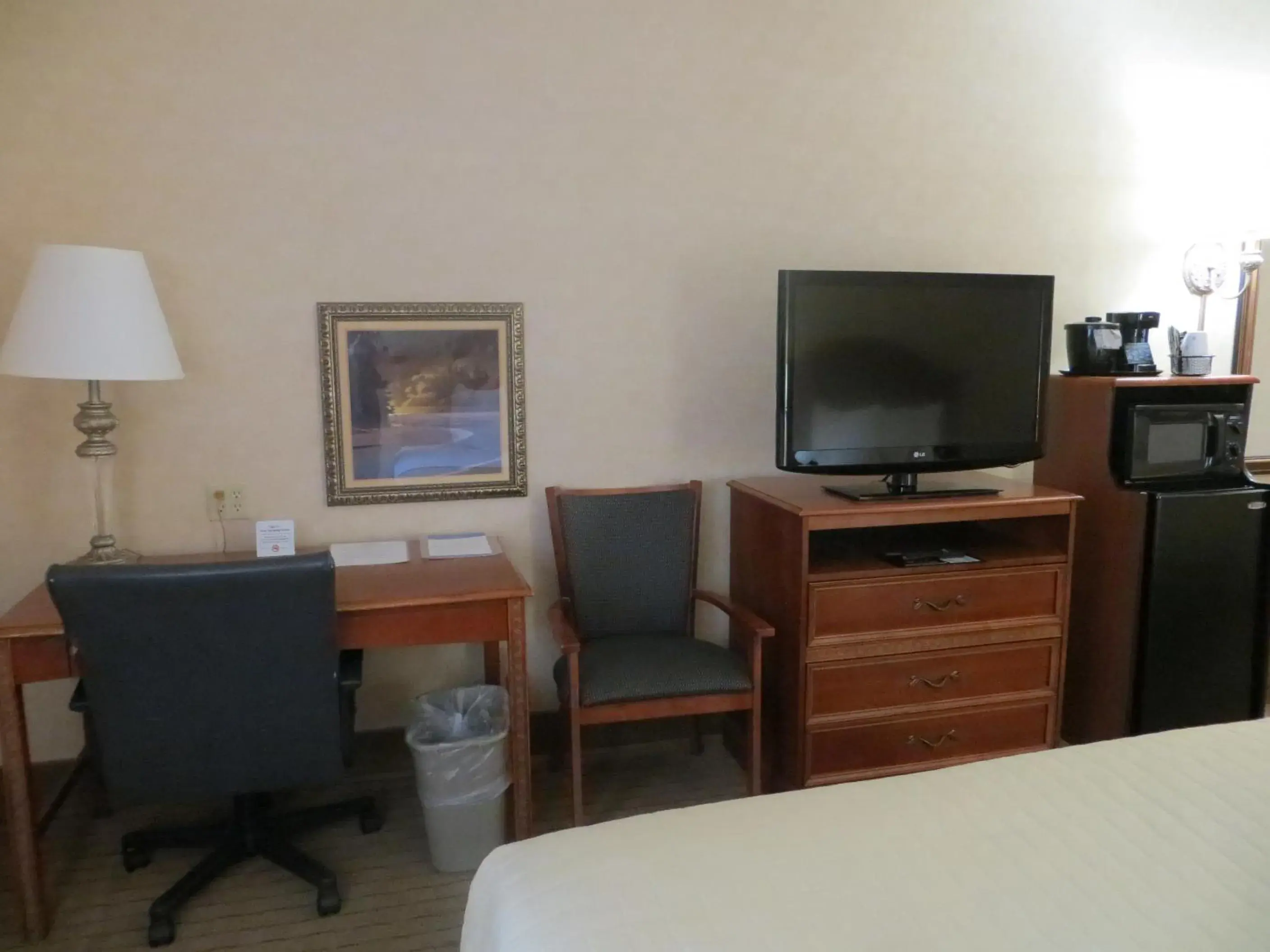 TV and multimedia, TV/Entertainment Center in Baymont by Wyndham Indianapolis West
