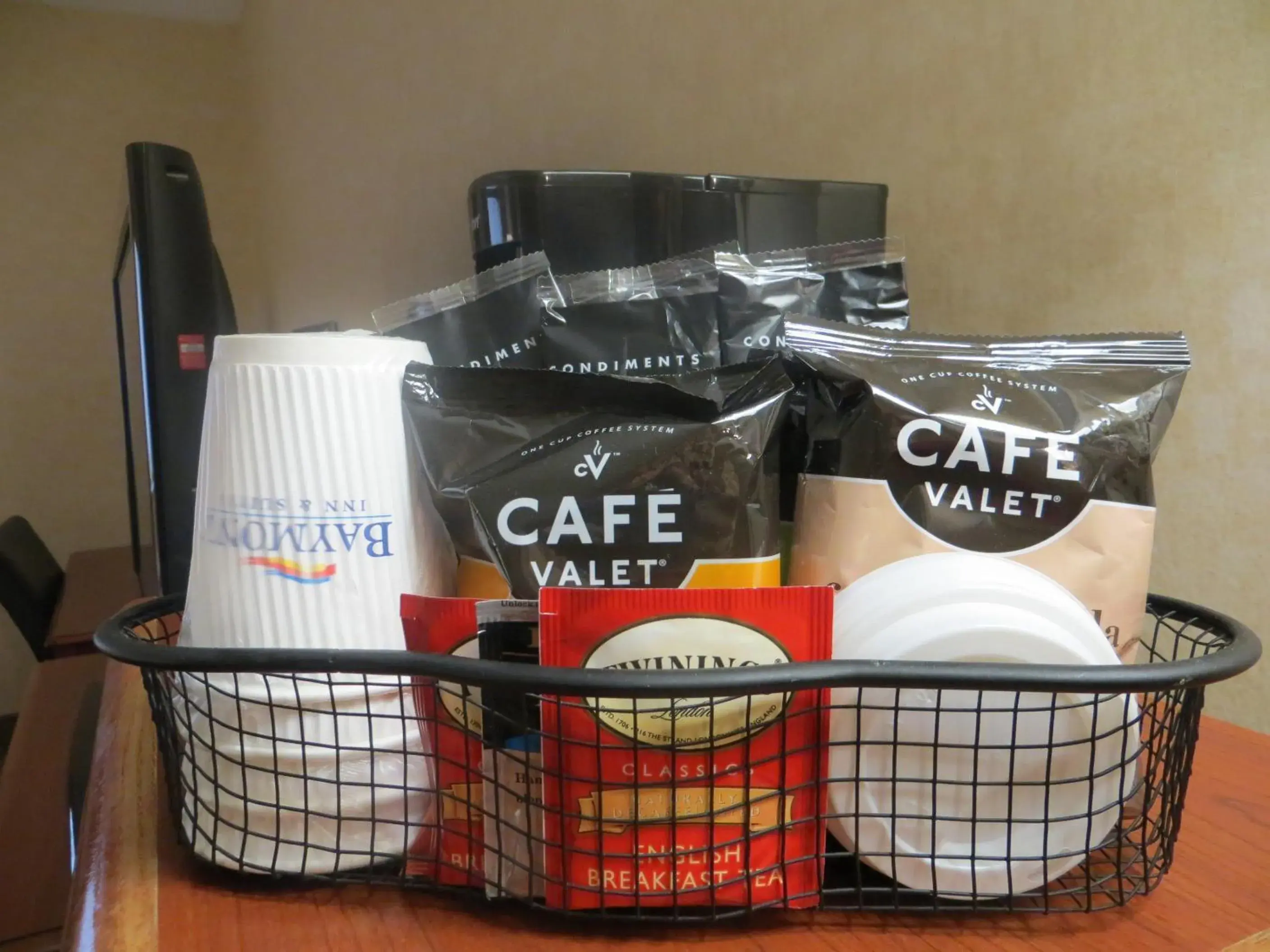 Coffee/tea facilities in Baymont by Wyndham Indianapolis West