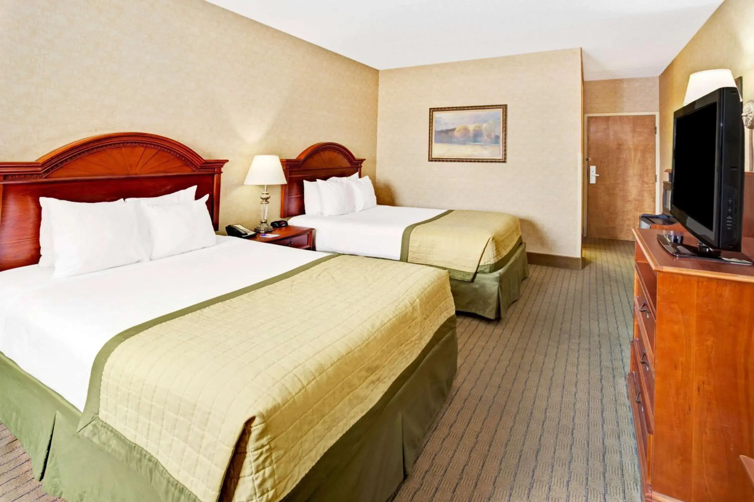 Photo of the whole room, Bed in Baymont by Wyndham Indianapolis West