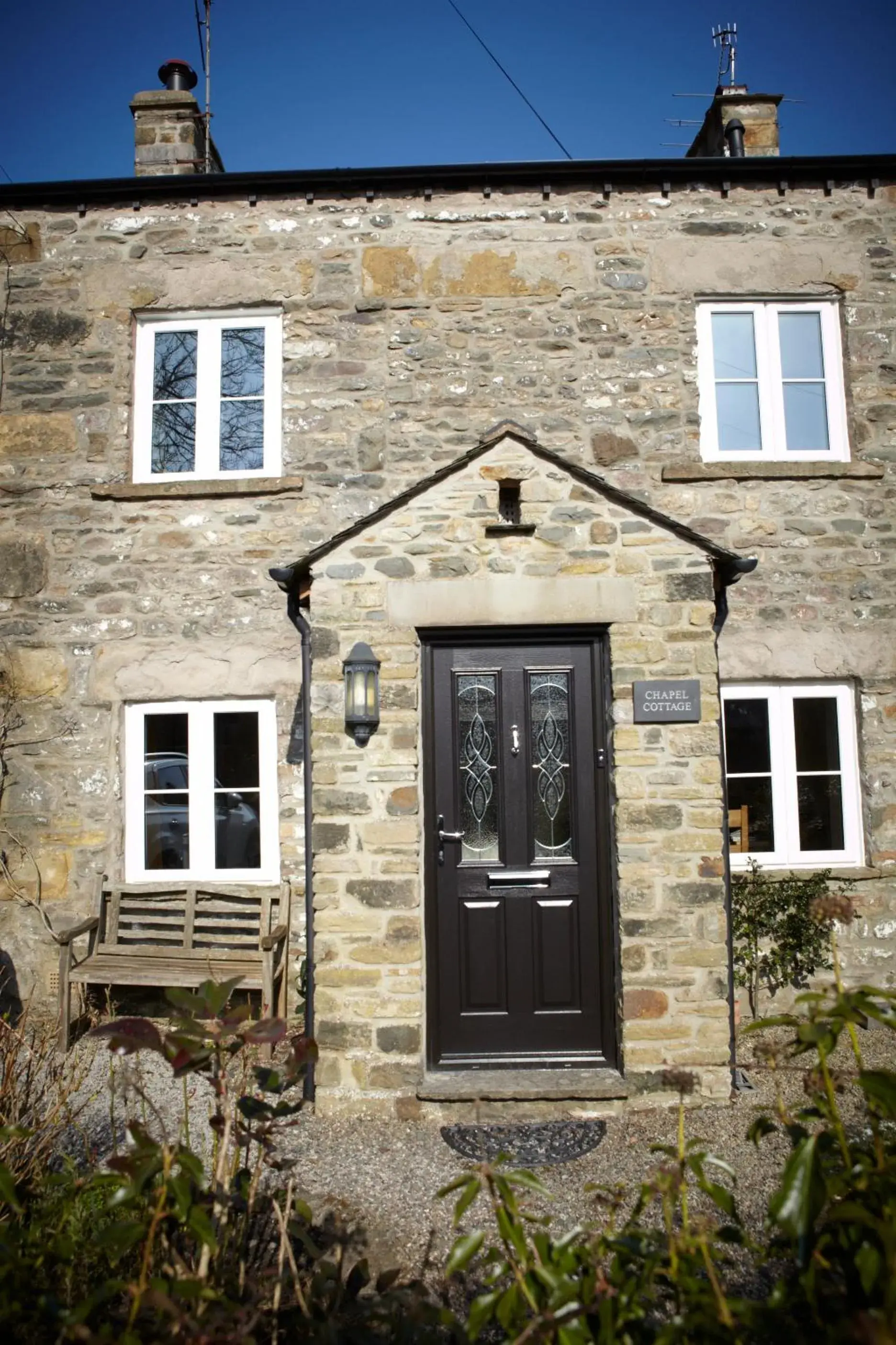 Chapel Cottage Set in a private courtyard in central location with 2 parking spaces Chapel Cottage Set in a private courtyard in central location with 2 parking spaces