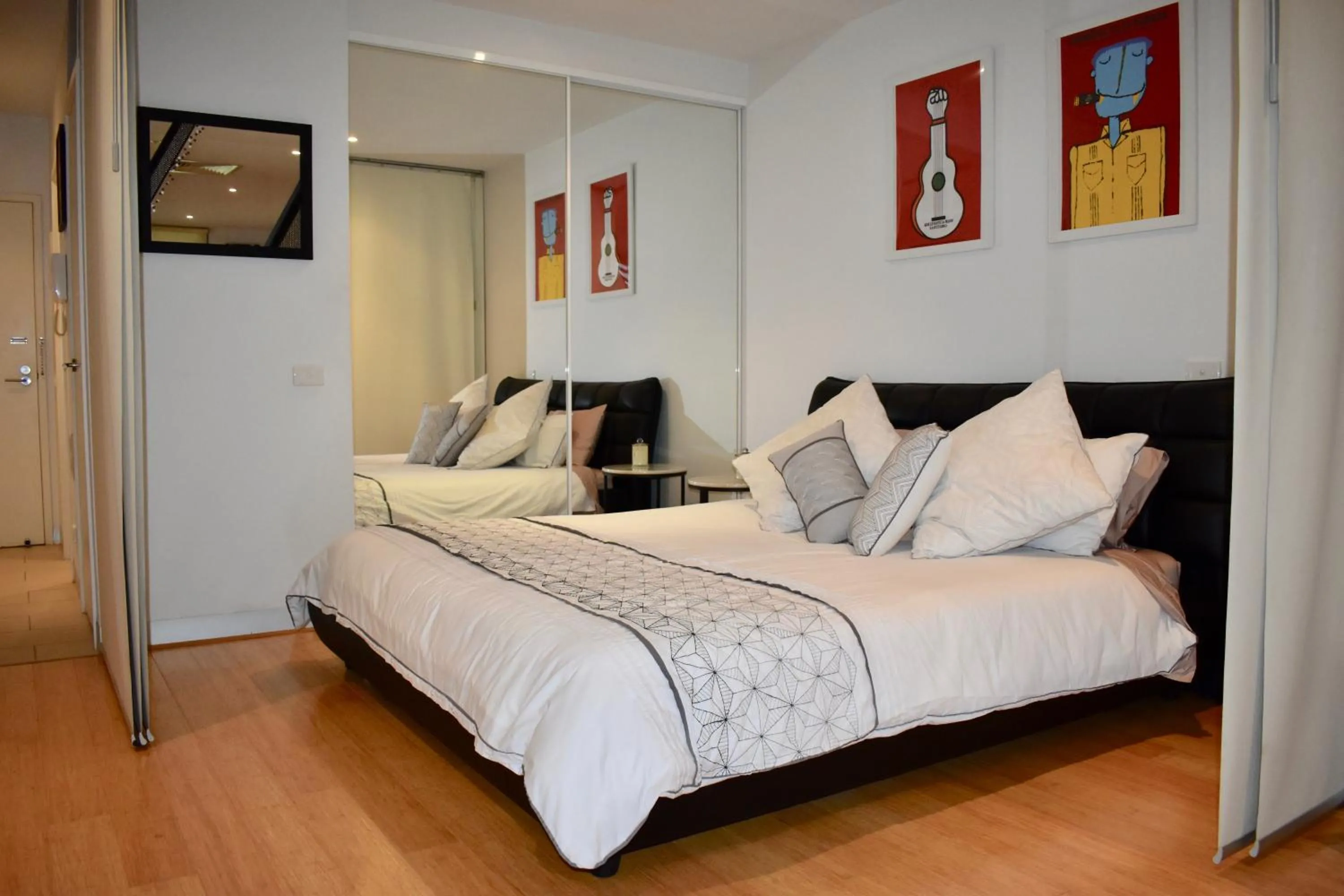Spacious 1 Bedroom Apartment in the Heart of Melbourne's CBD