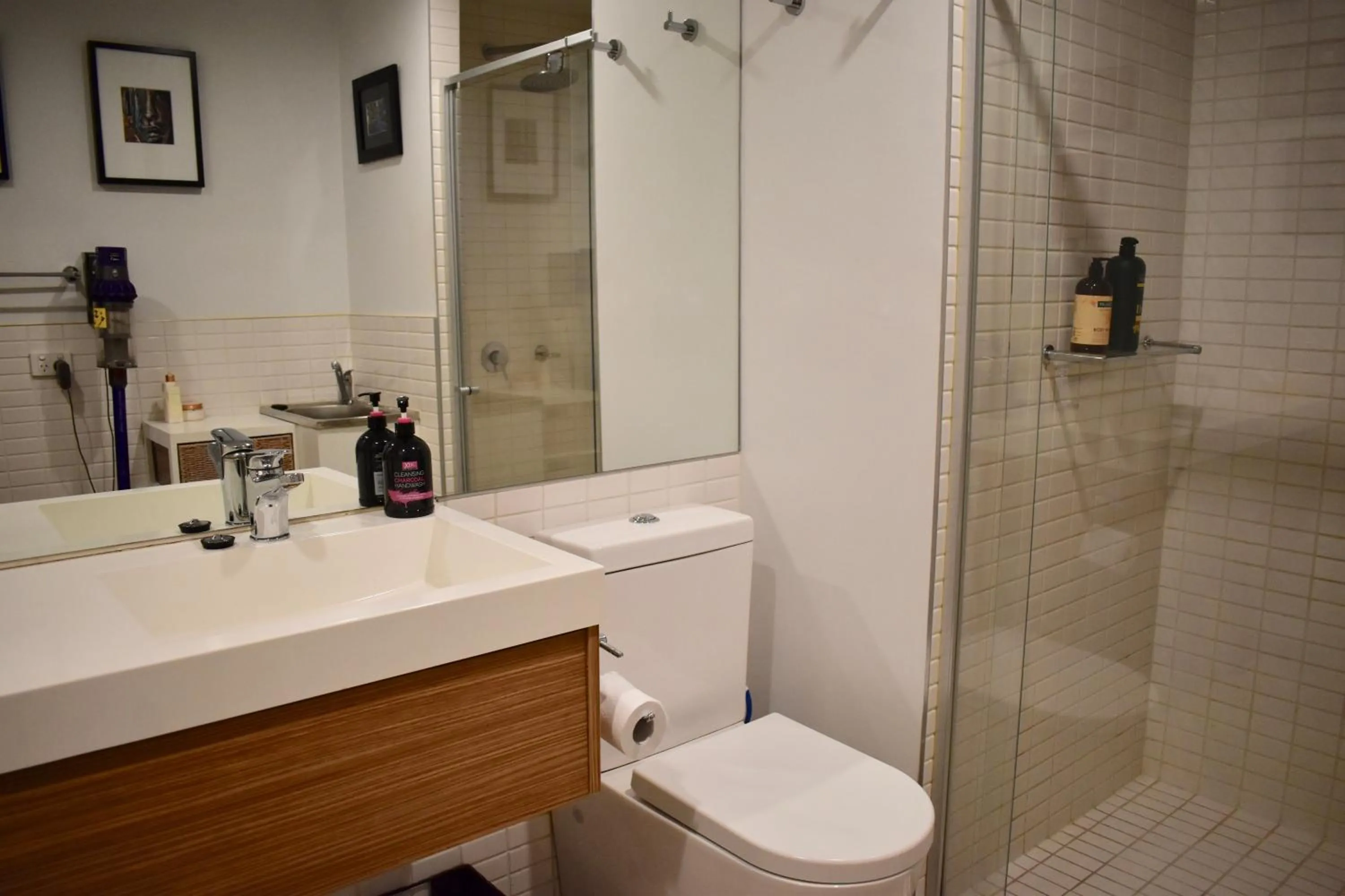 Spacious 1 Bedroom Apartment in the Heart of Melbourne's CBD