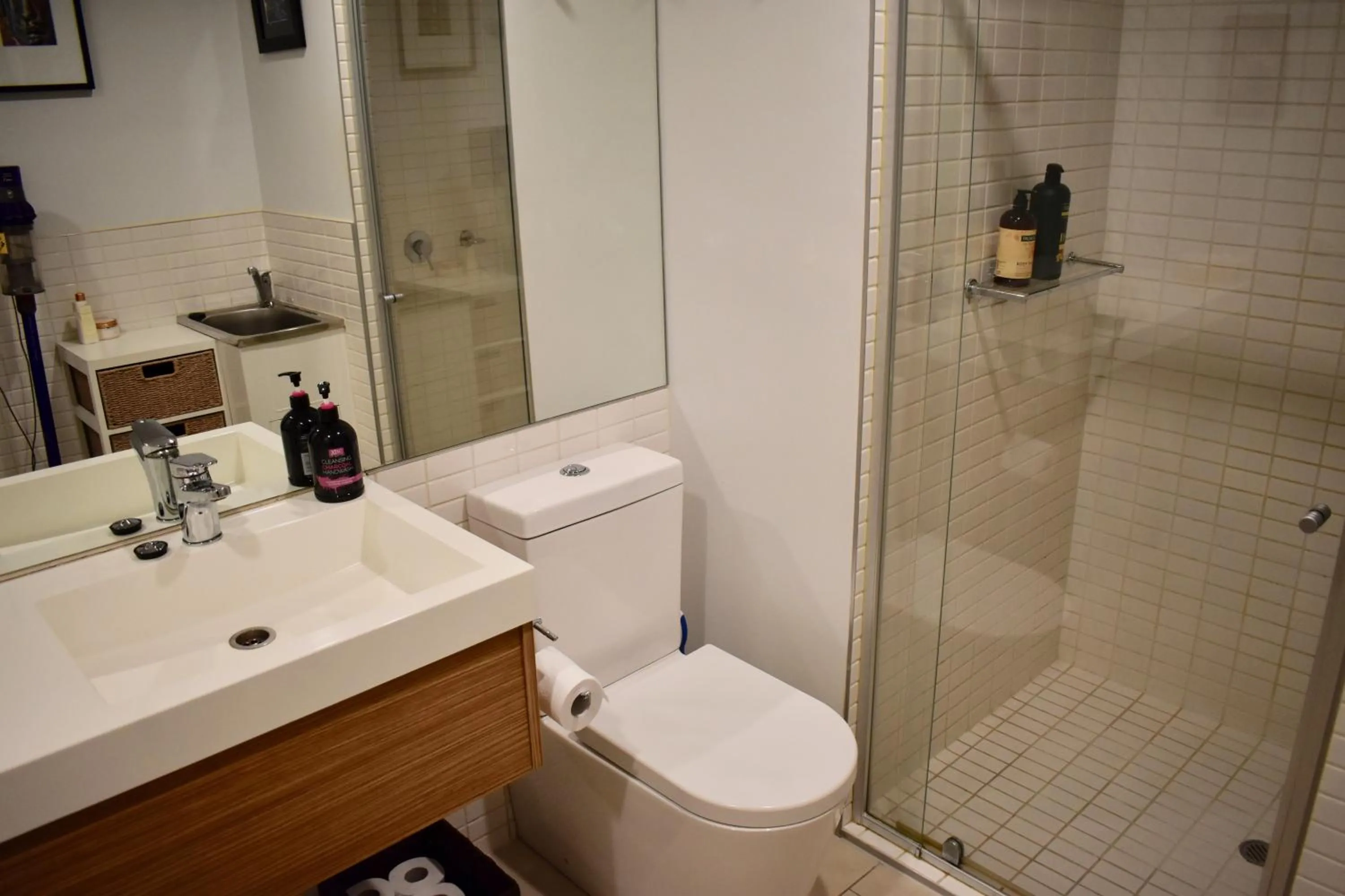 Spacious 1 Bedroom Apartment in the Heart of Melbourne's CBD