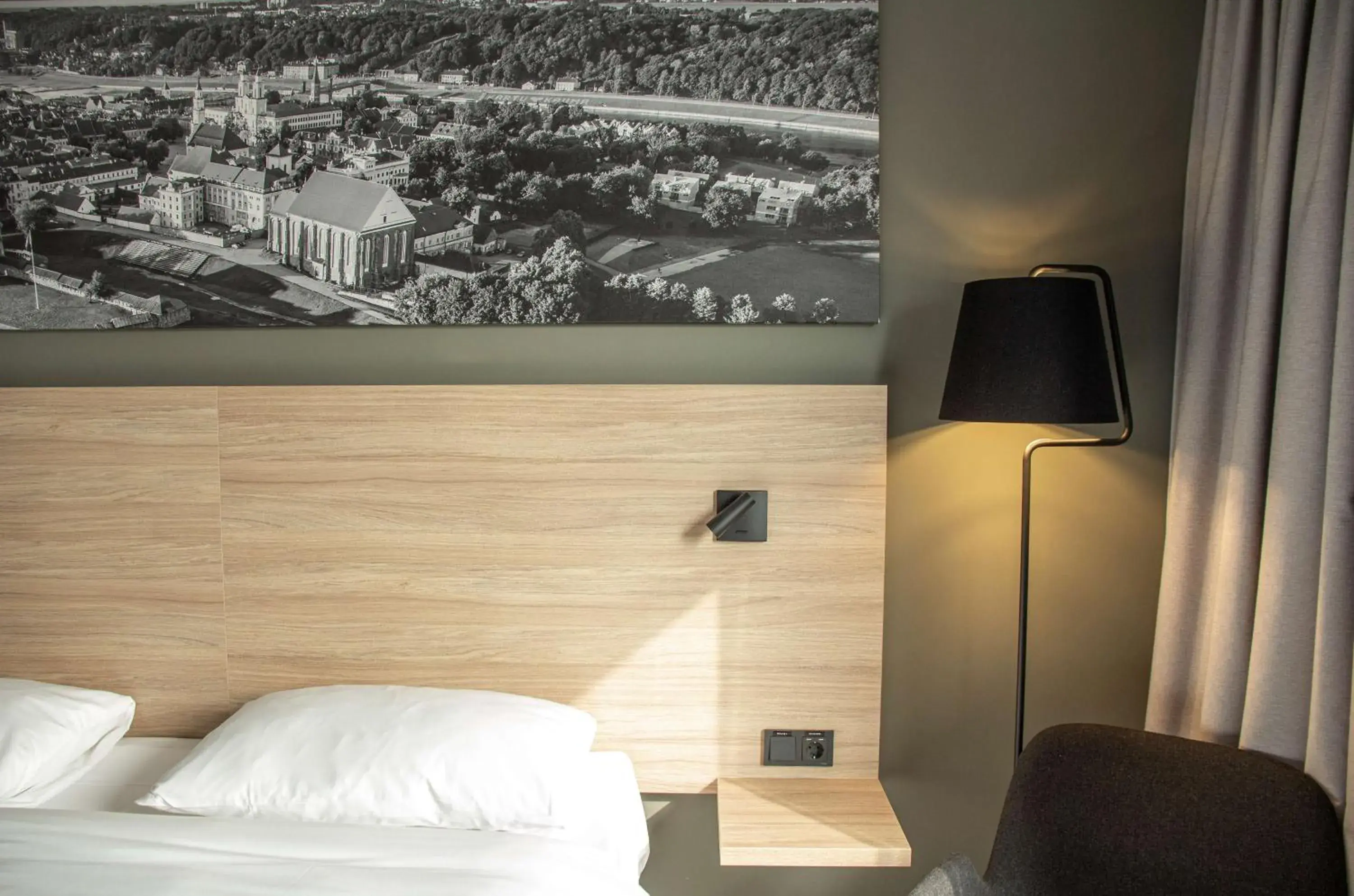 Decorative detail, Bed in Park Inn by Radisson Vilnius Airport Hotel & Conference Centre Decorative detail, Bed in Park Inn by Radisson Vilnius Airport Hotel & Conference Centre