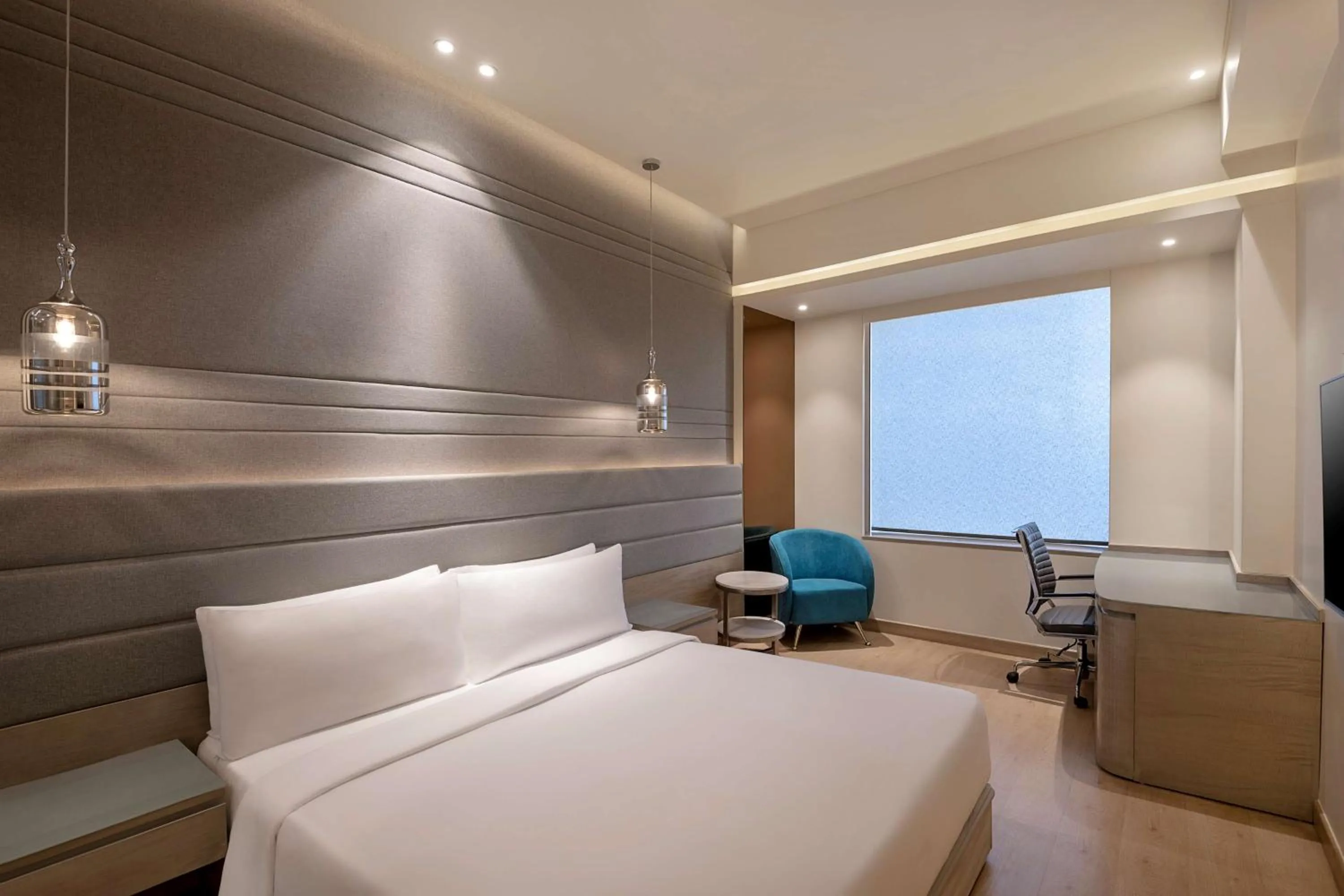 Bedroom, Bed in Radisson Blu Towers Kaushambi Delhi NCR