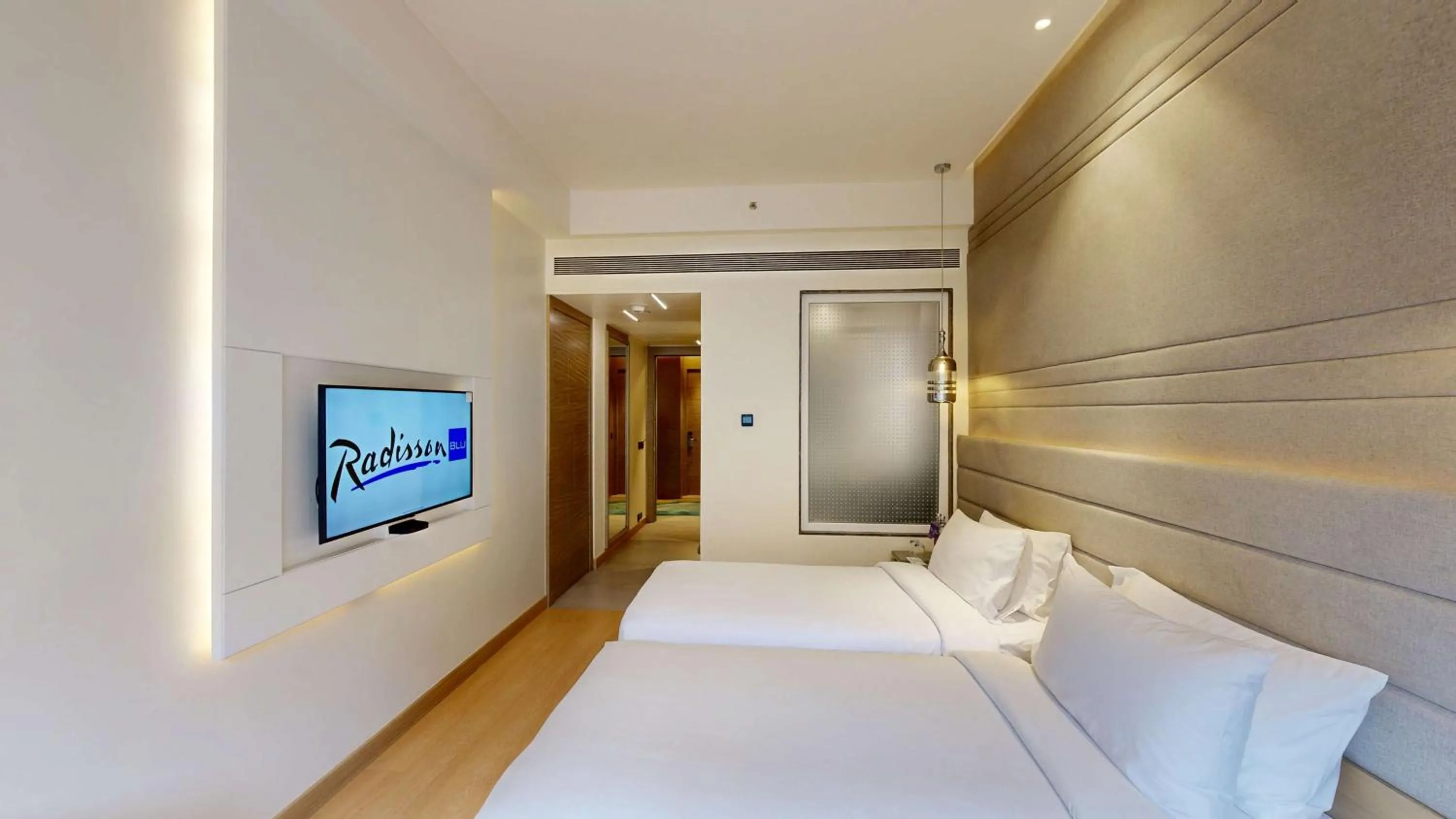 Bedroom, Bed in Radisson Blu Towers Kaushambi Delhi NCR