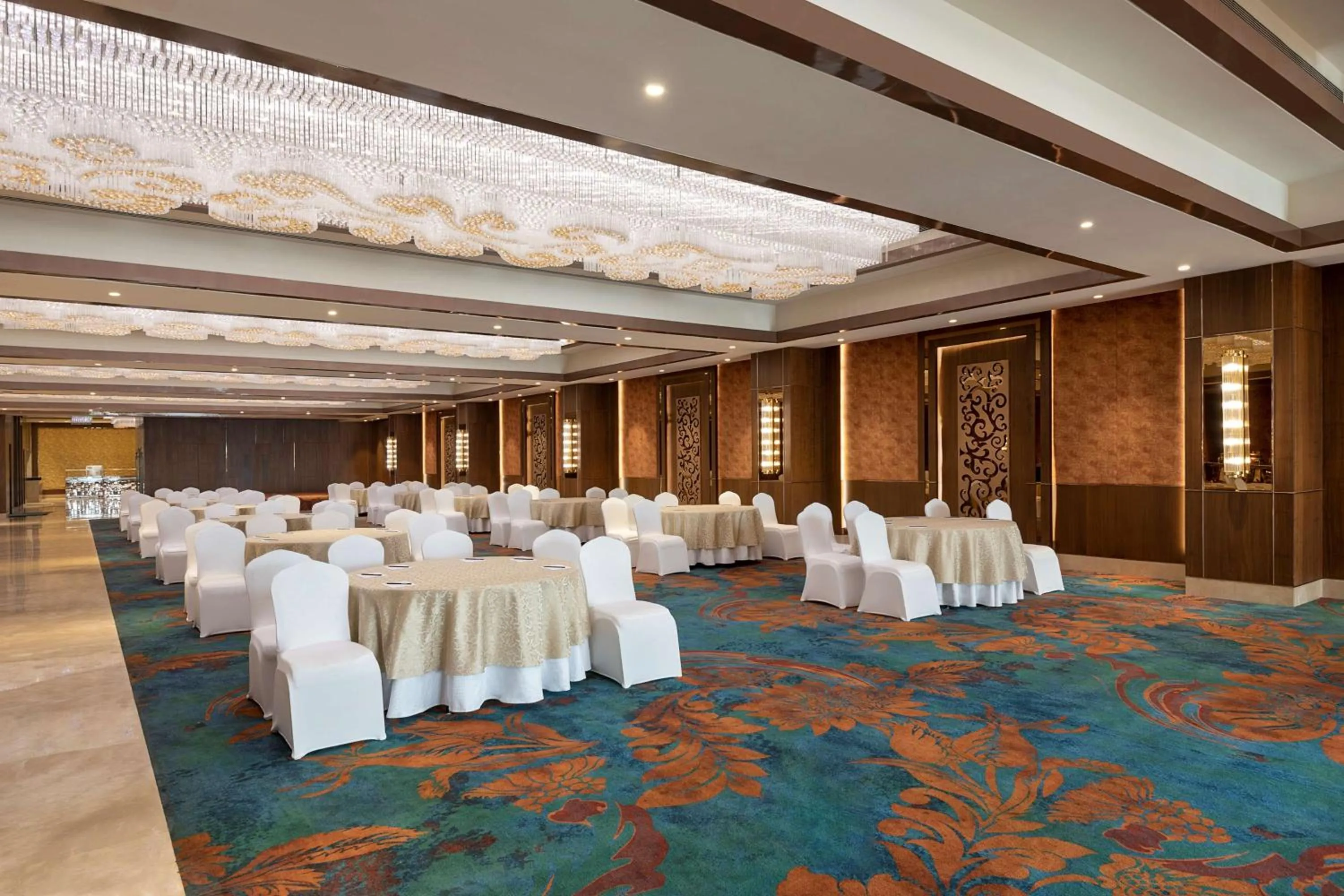 Meeting/conference room in Radisson Blu Towers Kaushambi Delhi NCR