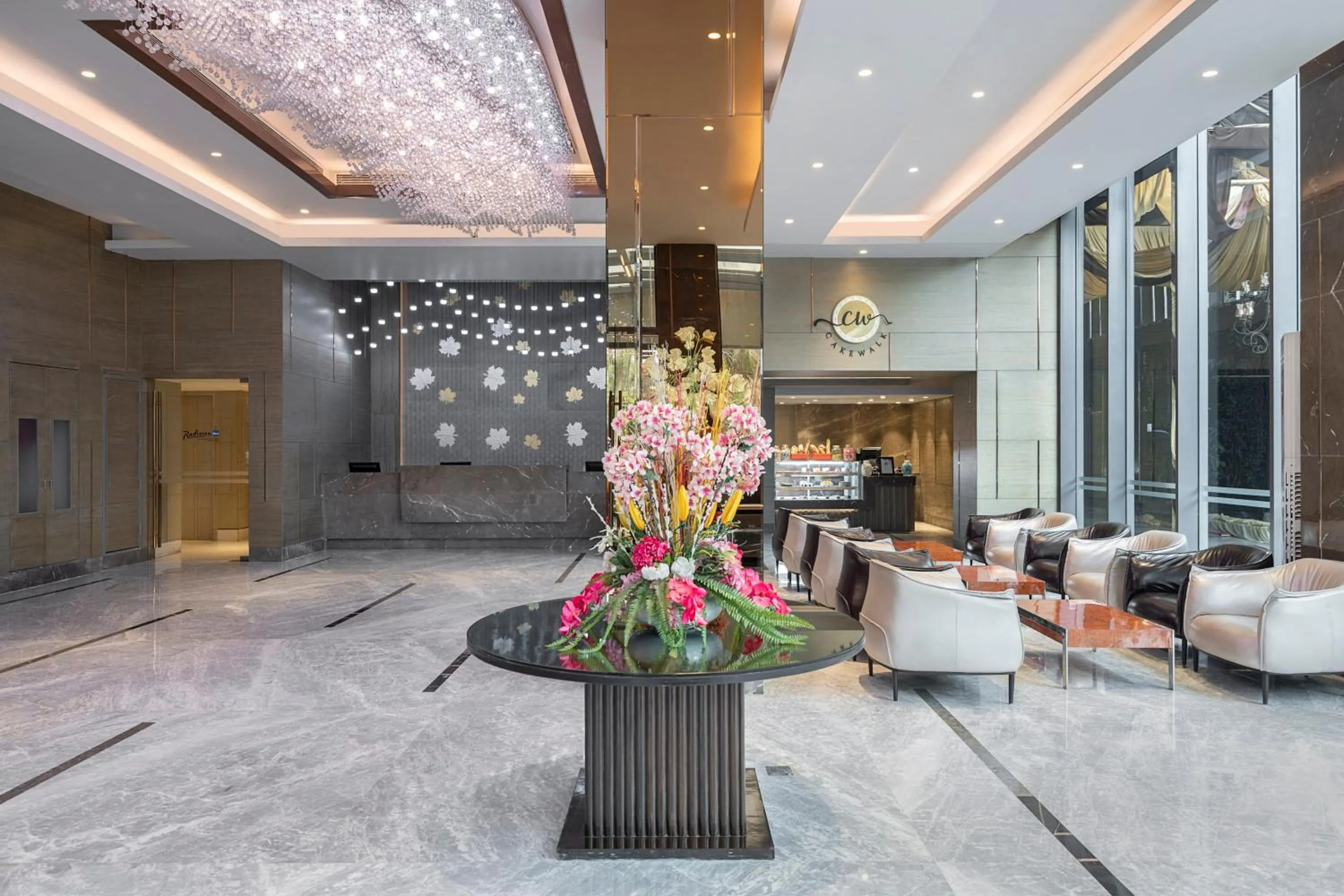 Lobby or reception in Radisson Blu Towers Kaushambi Delhi NCR