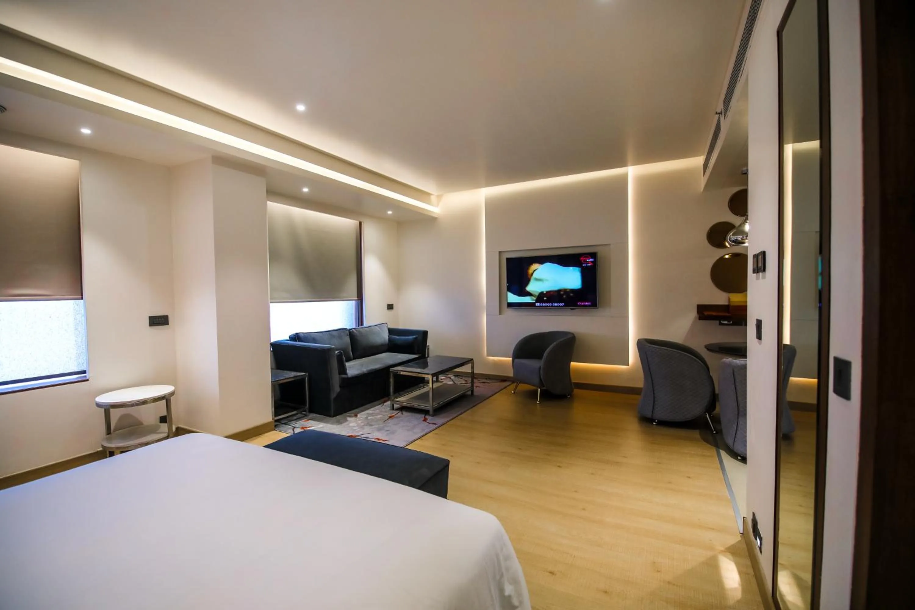 Staff, Bed in Radisson Blu Towers Kaushambi Delhi NCR