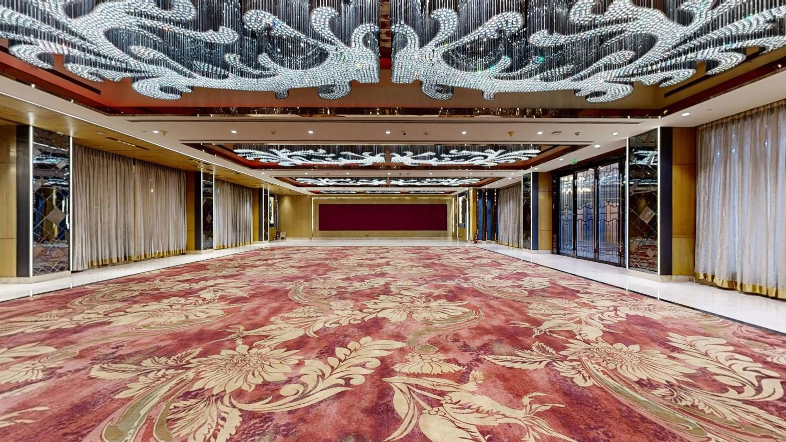 Banquet/Function facilities, Bed in Radisson Blu Towers Kaushambi Delhi NCR