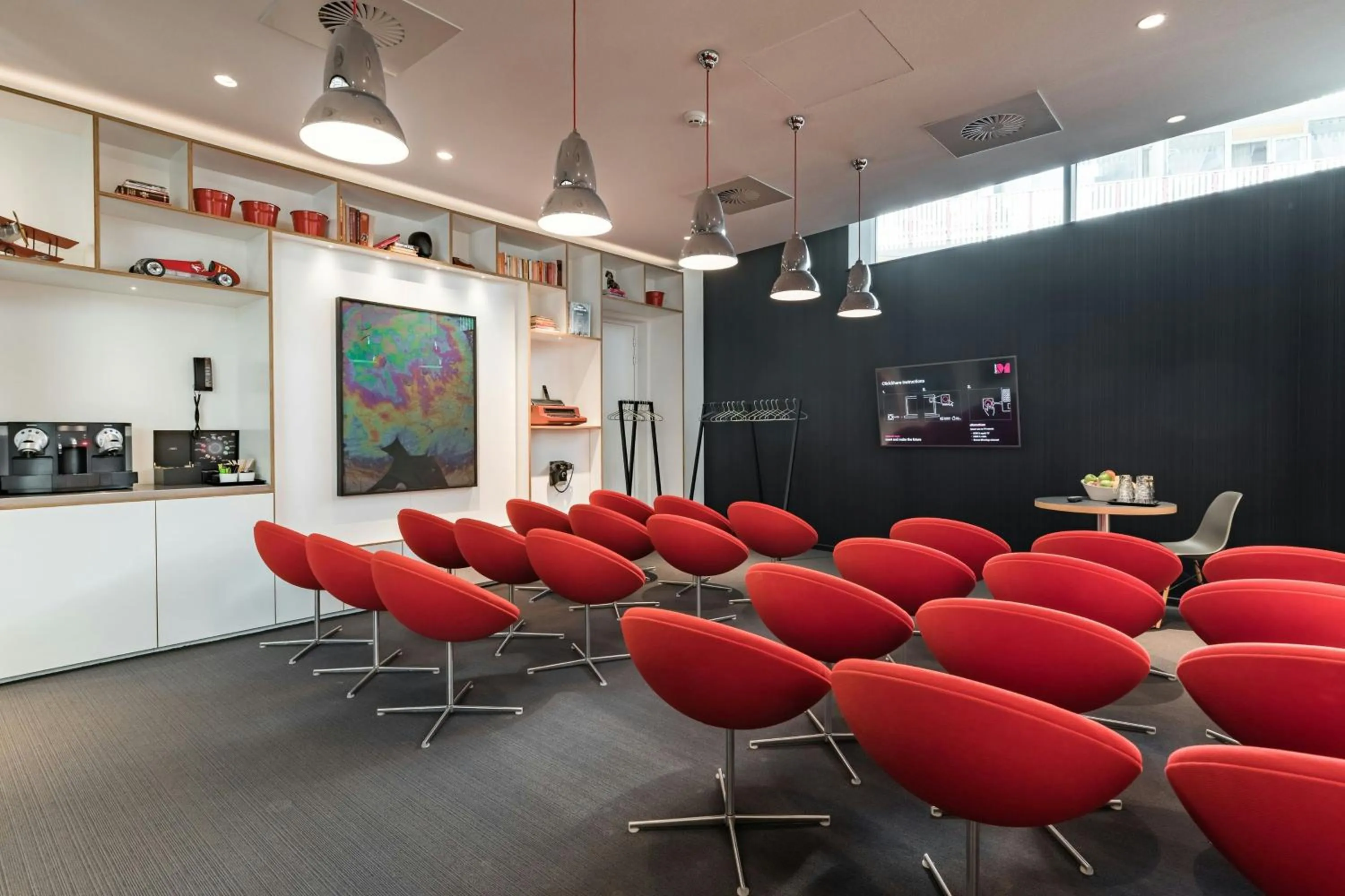 Meeting/conference room in citizenM Rotterdam