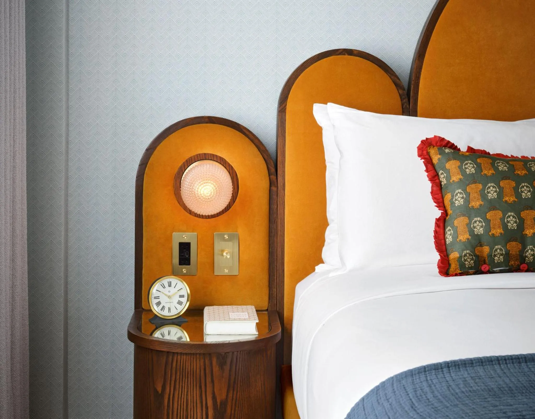 Bed in The Georgian Hotel